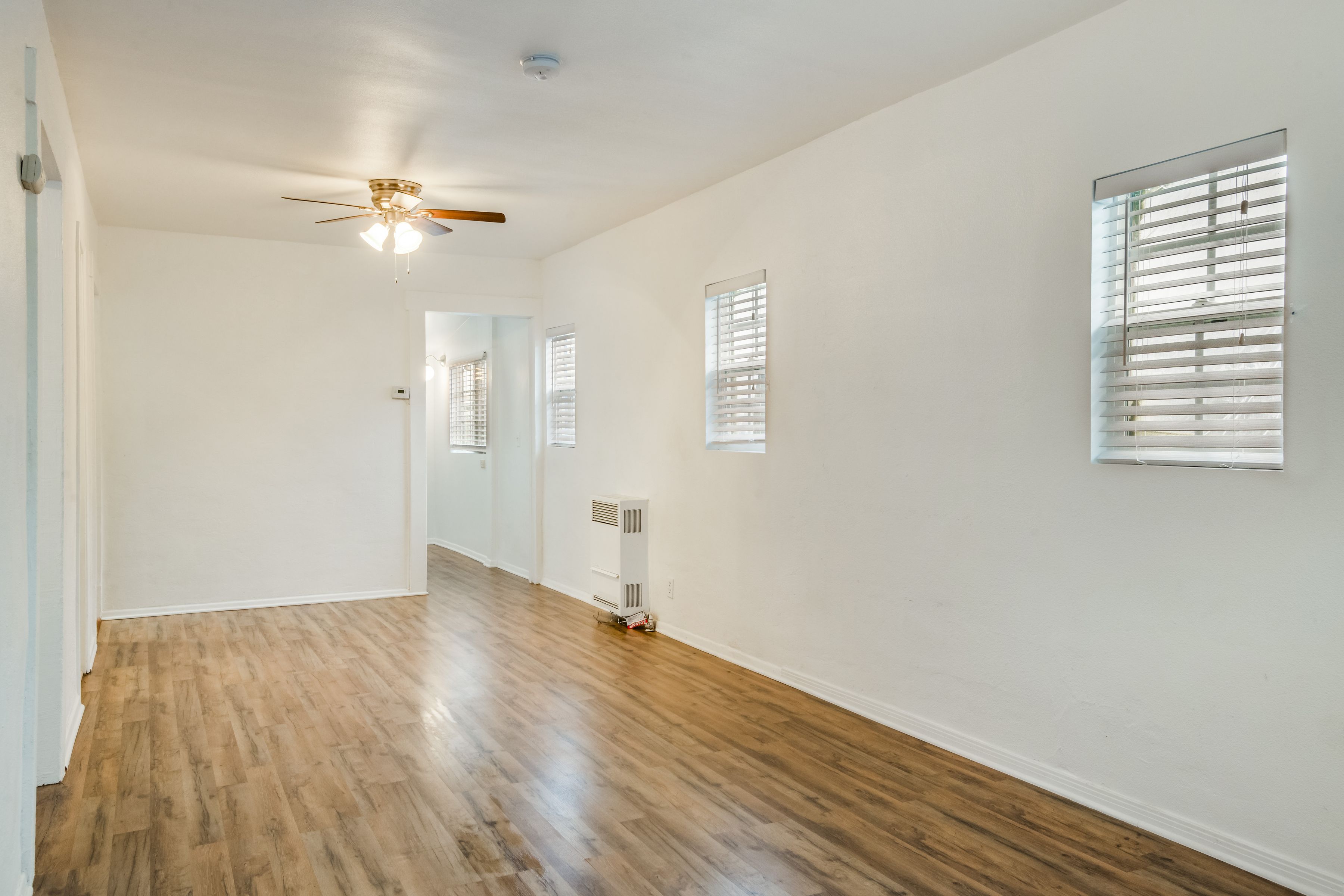  1742 W 36th St - 物件實景