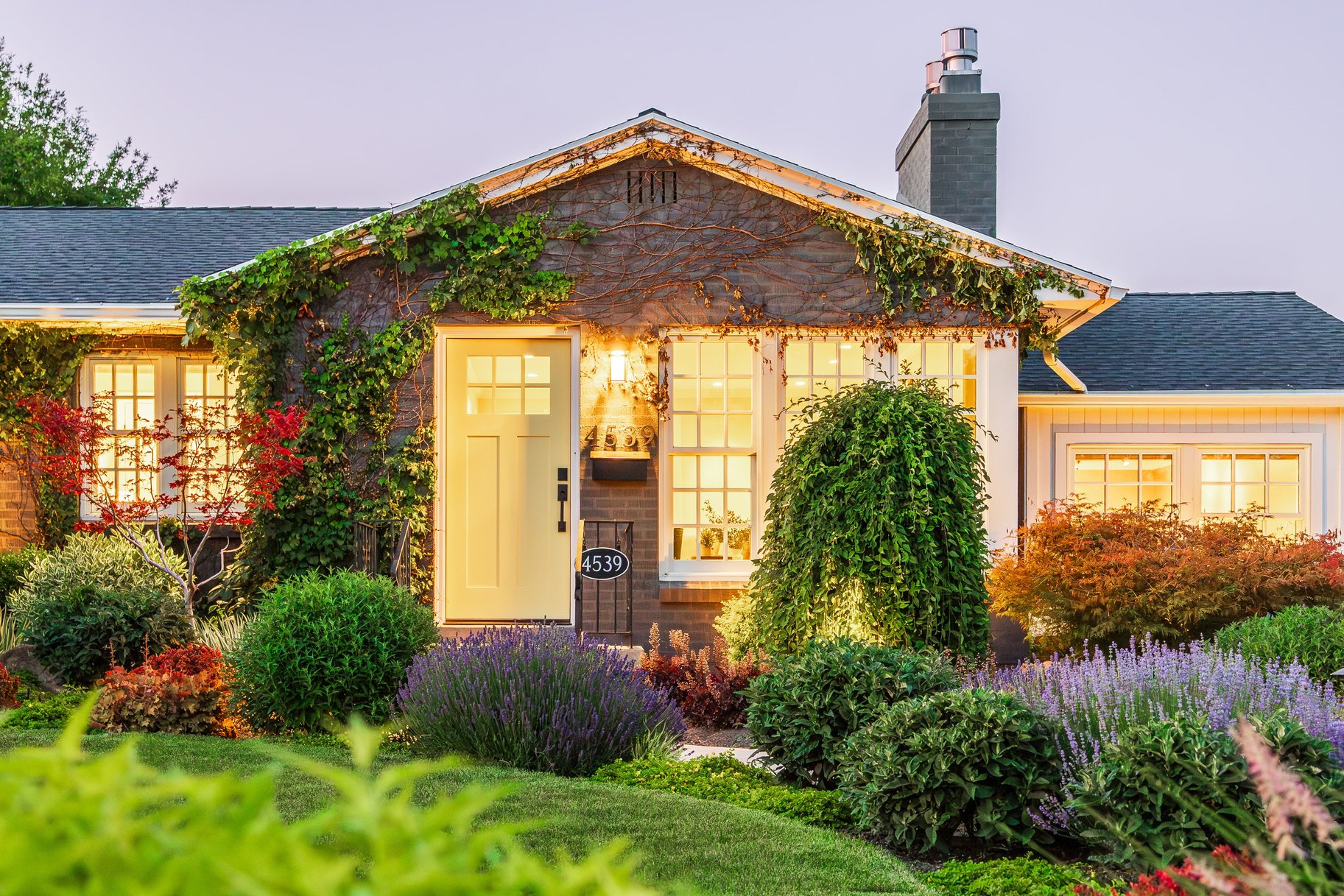  Tastefully Updated Holladay Rambler on .60 acre Manicured Lot - 物件實景