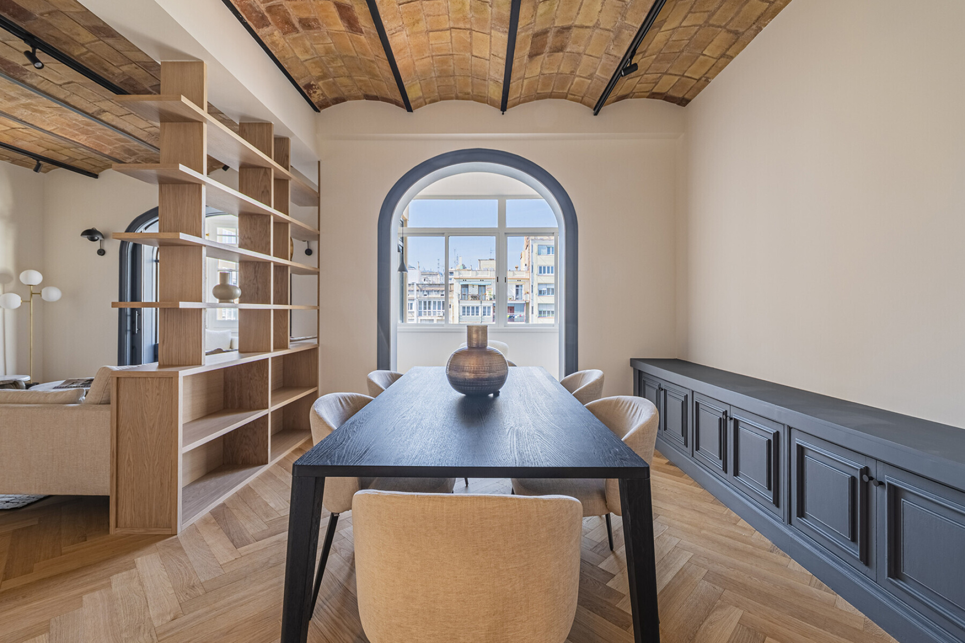  Elegant refurbished apartment of 221 m² in the Quadrat d