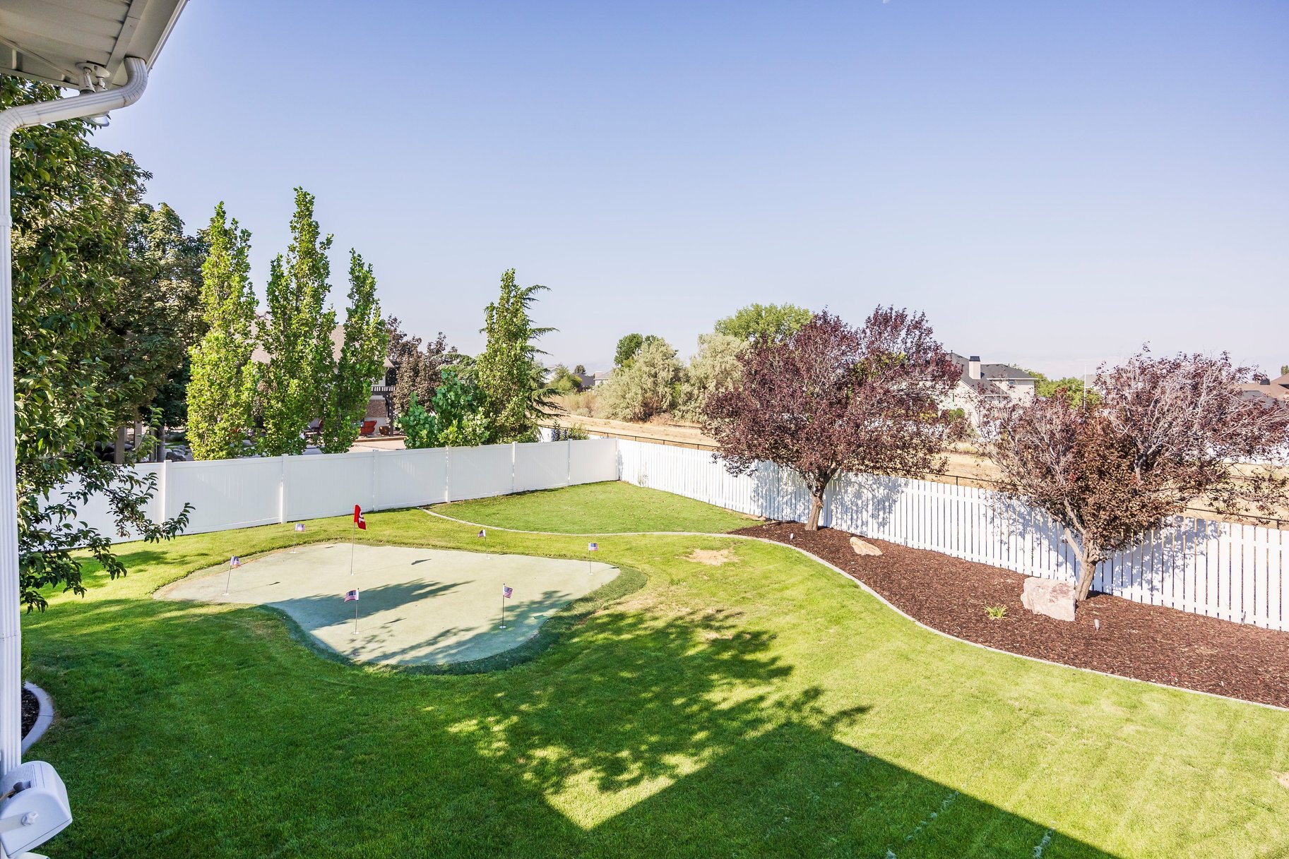  Timeless Draper Brick Rambler with 4-Car Garage and Saltwater Pool - 物件實景