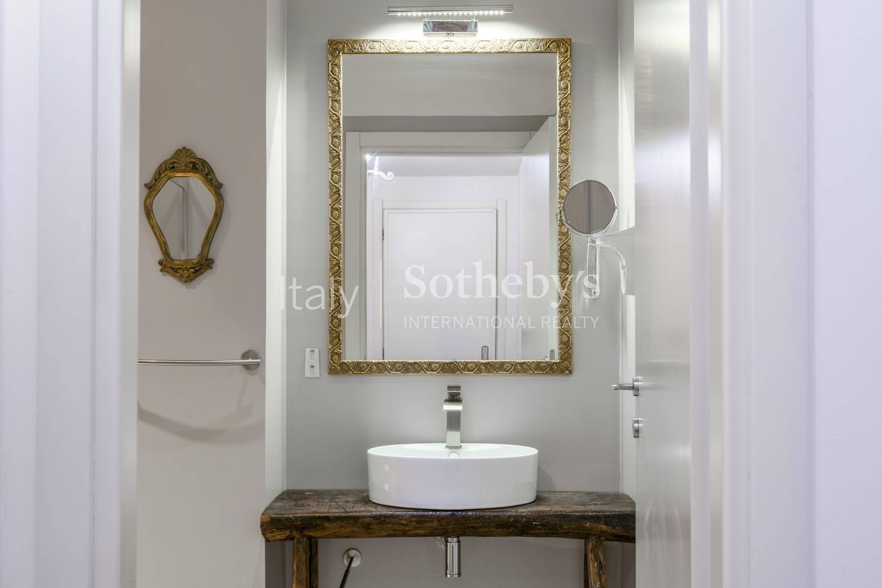  Elegance and privacy in the heart of Verona