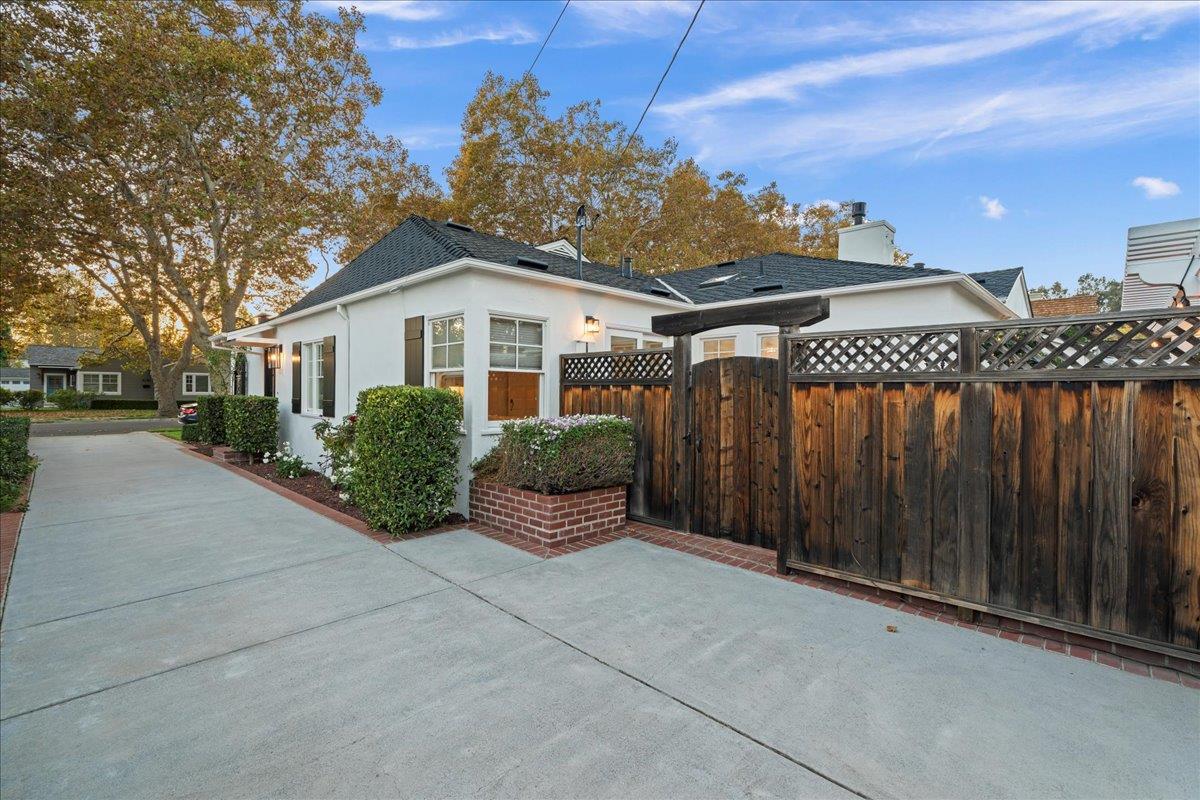 San Jose, California, 95125, United States, 3 Bedrooms Bedrooms, ,2 BathroomsBathrooms,Residential,For Sale,1989346