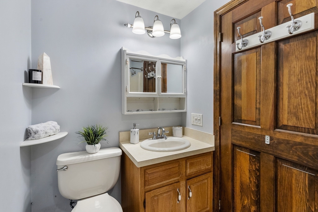 Malden, Massachusetts, 02148, United States, 2 Bedrooms Bedrooms, ,2 BathroomsBathrooms,Residential,For Sale,1993840