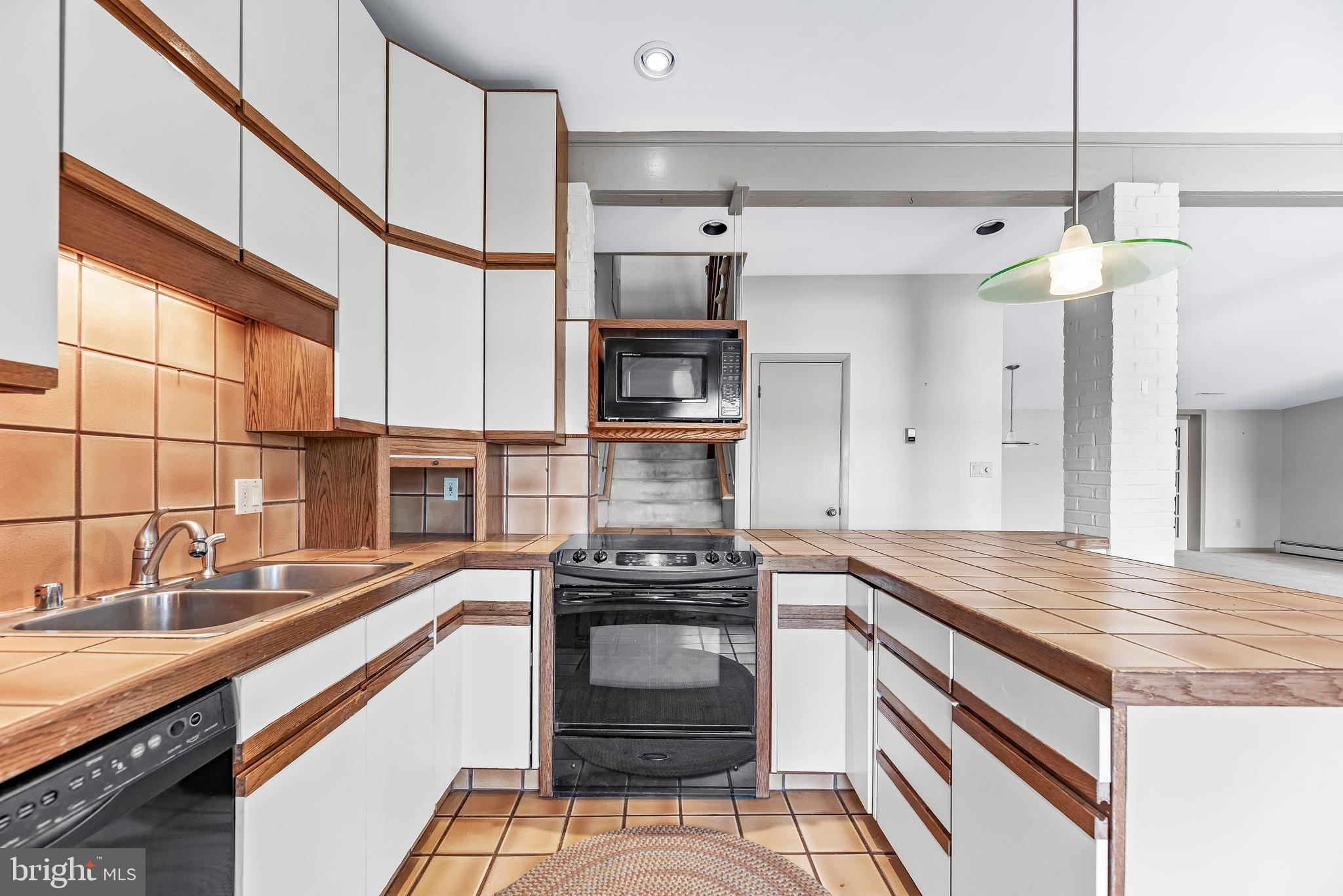 St Leonard, Maryland, 20685, United States, 4 Bedrooms Bedrooms, ,3 BathroomsBathrooms,Residential,For Sale,1944849