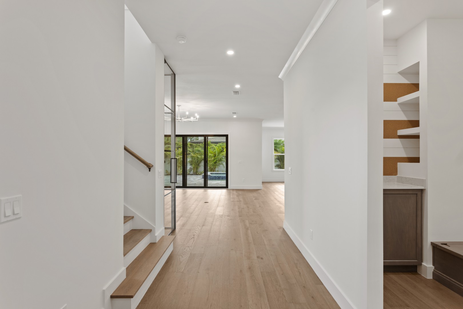 Tampa, Florida, 33611, United States, 6 Bedrooms Bedrooms, ,6 BathroomsBathrooms,Residential,For Sale,1981634