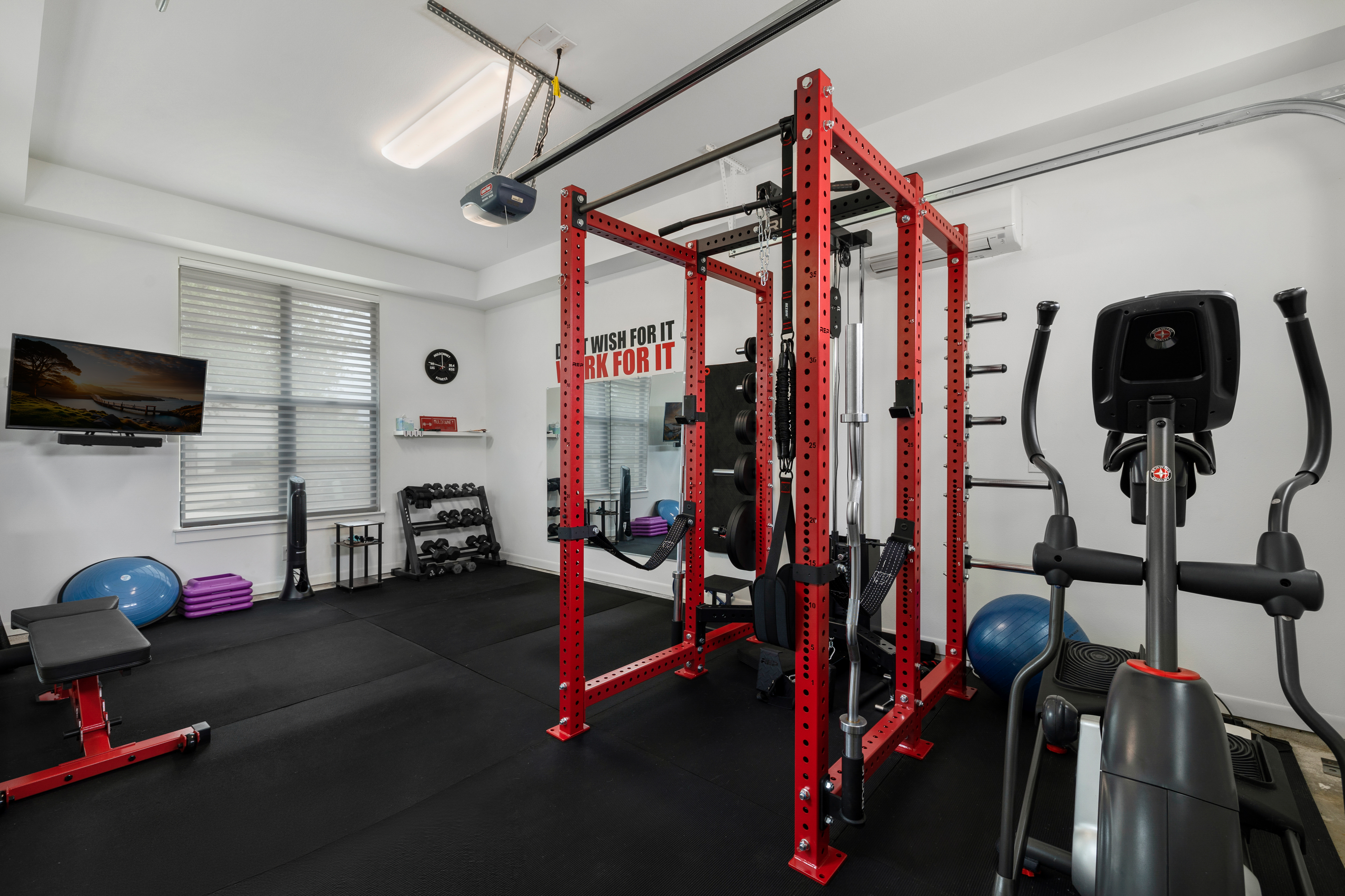  Custom Contemporary with Designer Finishes - 物件實景