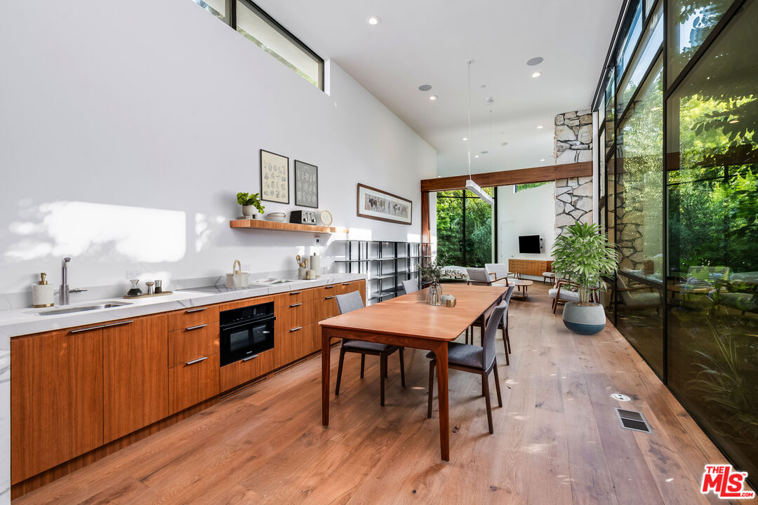 Beverly Hills, California, 90210, United States, 7 Bedrooms Bedrooms, ,2 BathroomsBathrooms,Residential,For Sale,1896171