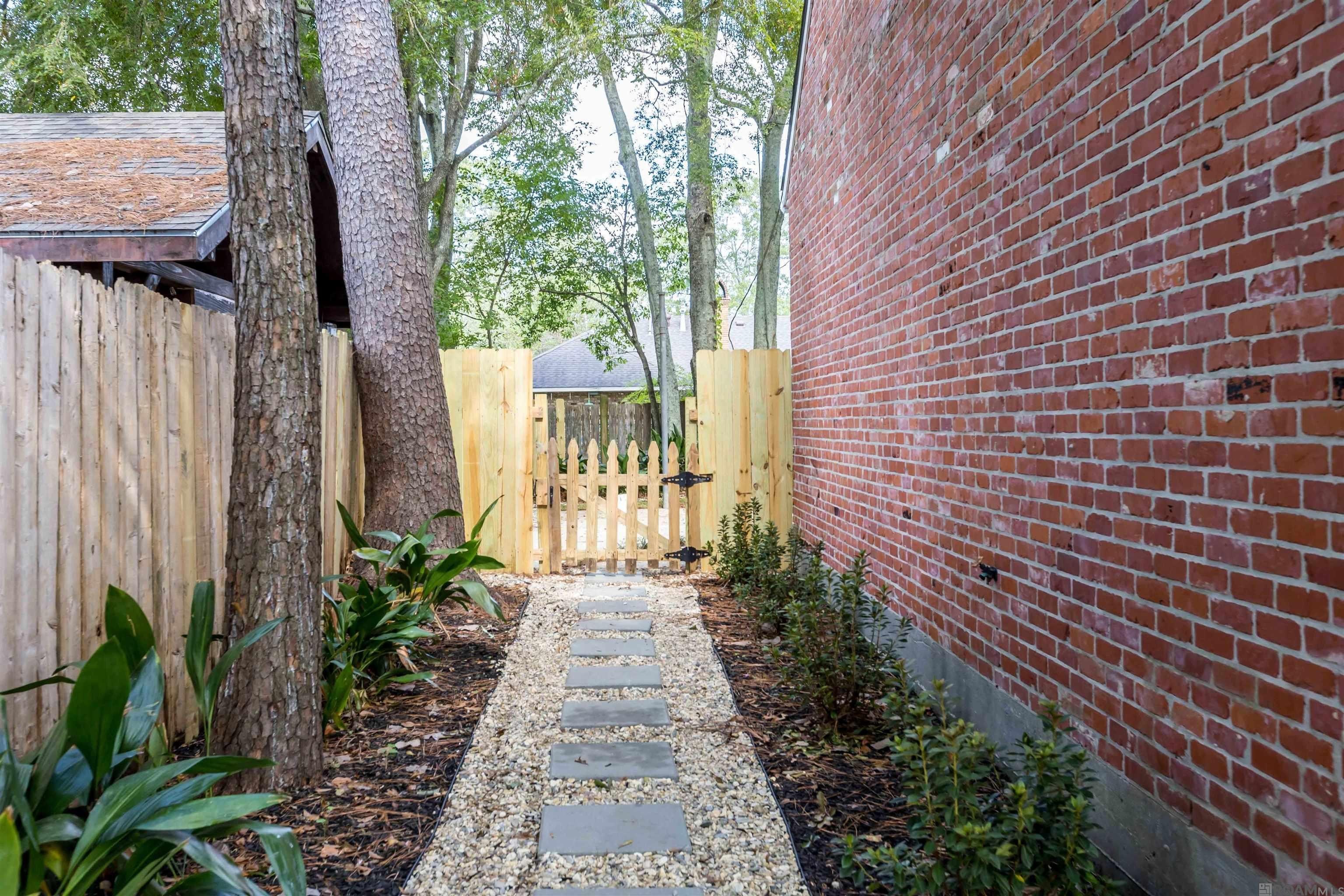 Baton Rouge, Louisiana, 70817, United States, 5 Bedrooms Bedrooms, ,4 BathroomsBathrooms,Residential,For Sale,1984389