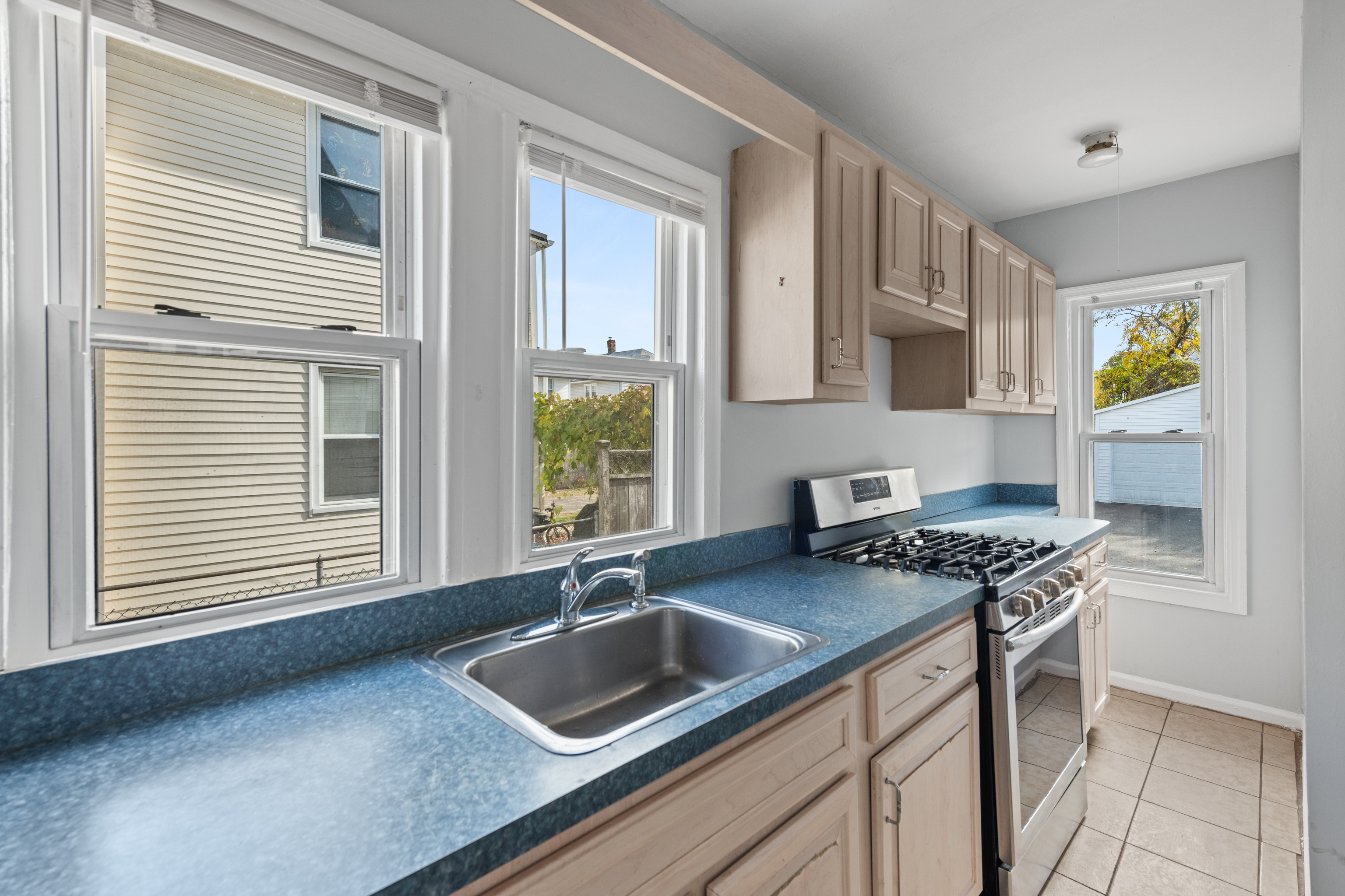 West Haven, Connecticut, 06516, United States, 5 Bedrooms Bedrooms, ,4 BathroomsBathrooms,Residential,For Sale,1991018