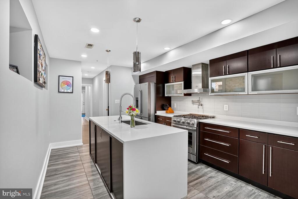 Washington, District of Columbia, 20010, United States, 2 Bedrooms Bedrooms, ,2 BathroomsBathrooms,Residential,For Sale,1975364