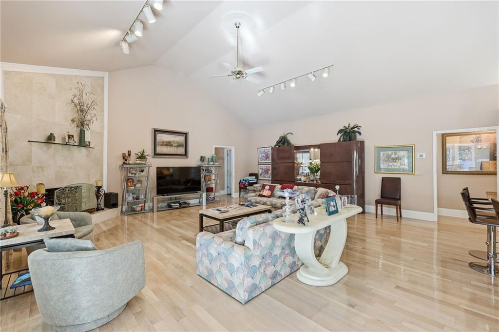 Buford, Georgia, 30518, United States, 4 Bedrooms Bedrooms, ,4 BathroomsBathrooms,Residential,For Sale,1986325