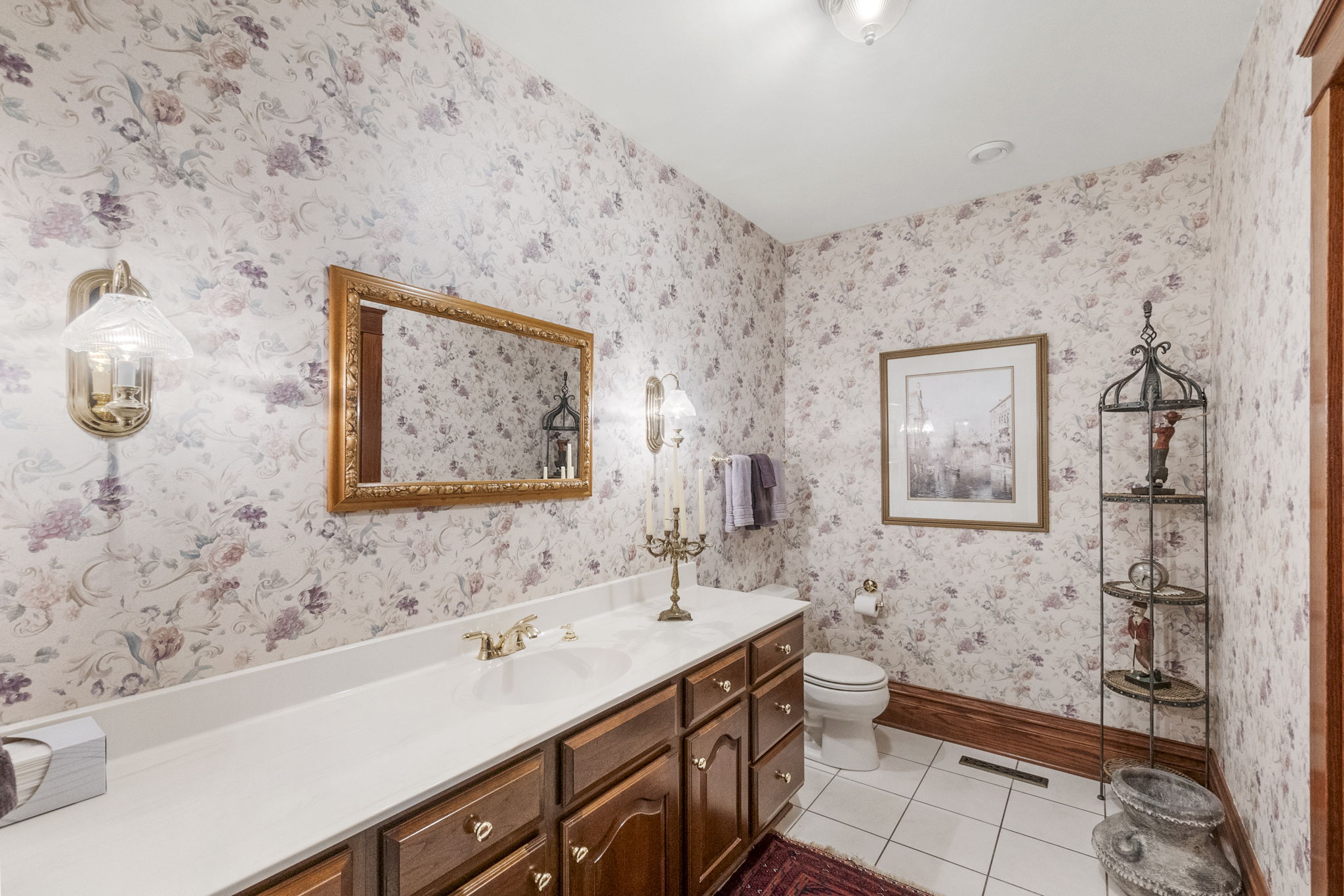 Mason City, Iowa, 50401, United States, 5 Bedrooms Bedrooms, ,3 BathroomsBathrooms,Residential,For Sale,1974101