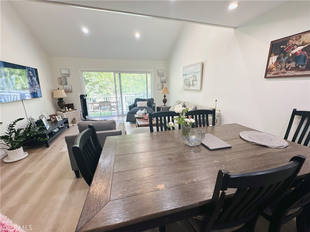 Canoga Park, California, 91303, United States, 2 Bedrooms Bedrooms, ,1 BathroomBathrooms,Residential,For Sale,1903560