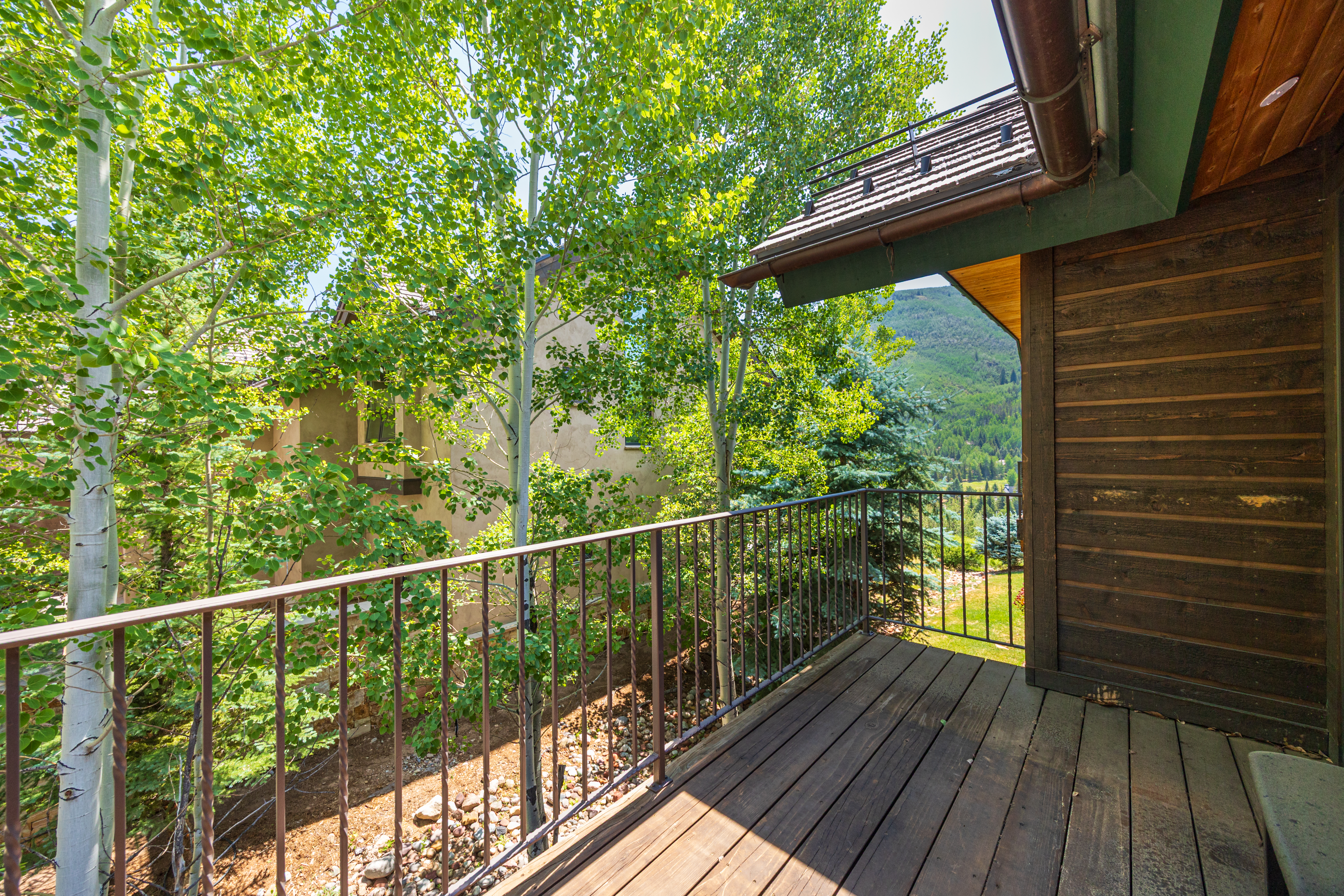  Custom-built, Single-family Home in the Exclusive Grand Traverse Neighborhood - 物件實景
