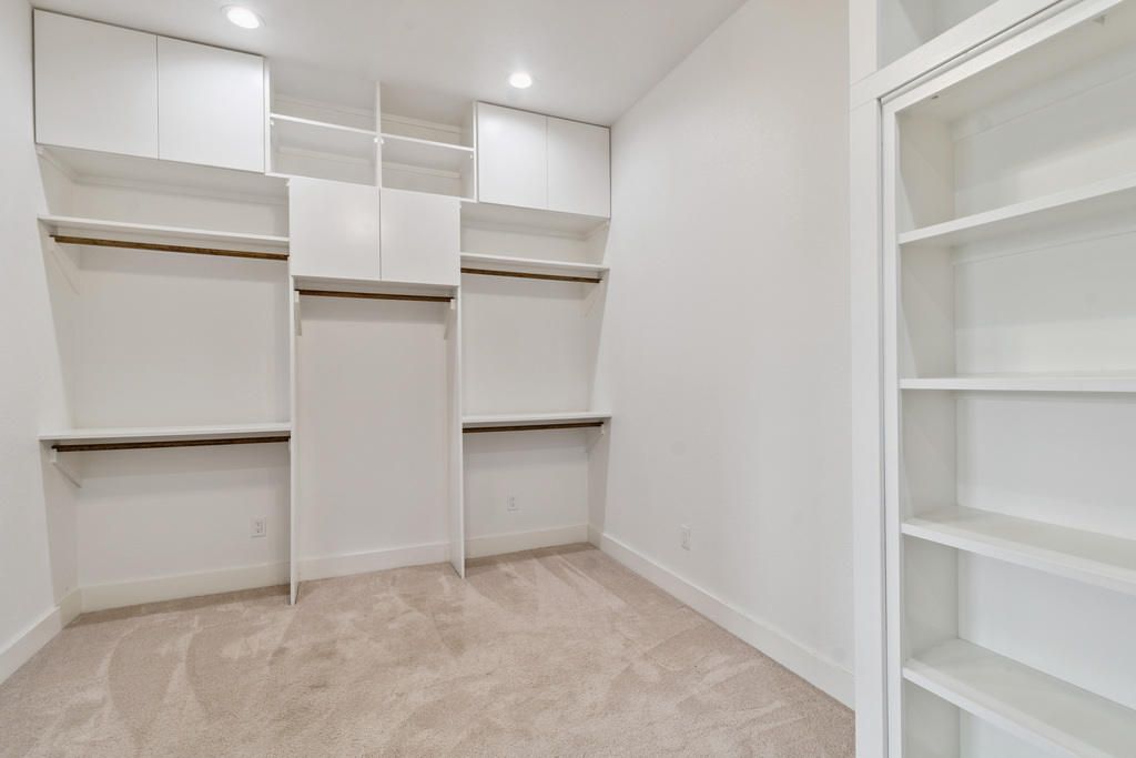 Mabank, Texas, 75147, United States, 2 Bedrooms Bedrooms, ,3 BathroomsBathrooms,Residential,For Sale,1989004