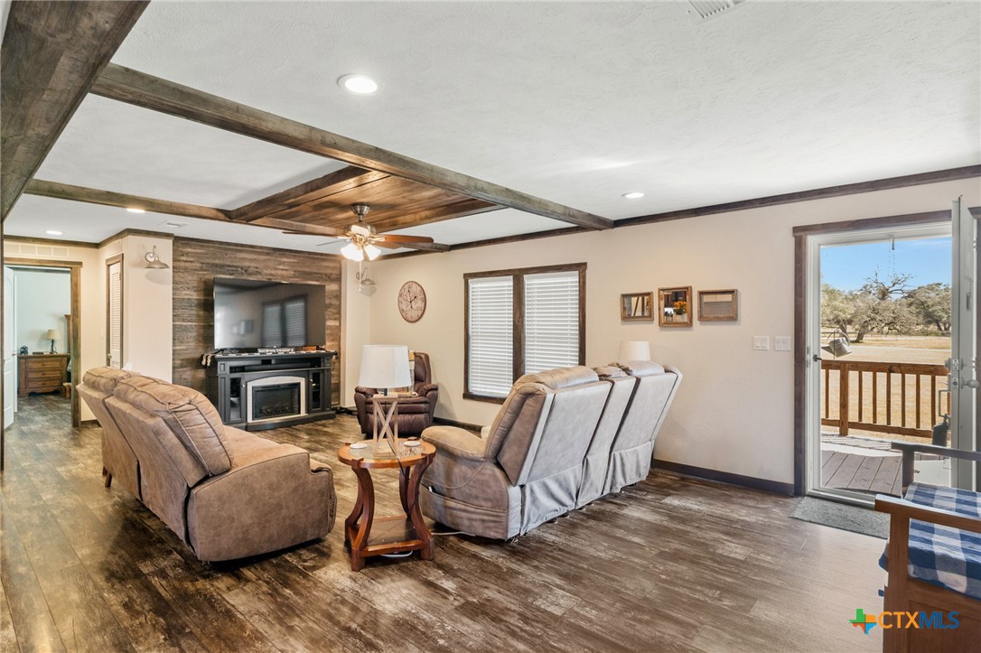 Hallettsville, Texas, 77964, United States, 4 Bedrooms Bedrooms, ,2 BathroomsBathrooms,Residential,For Sale,1848225