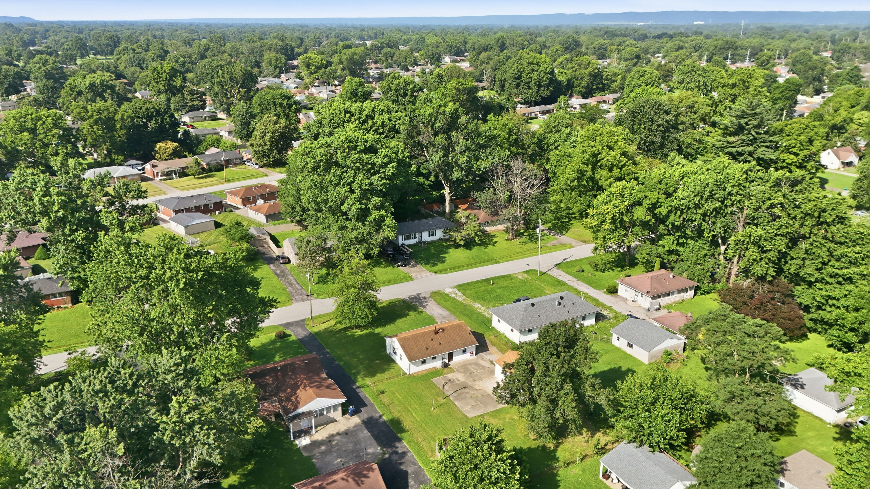  2209 Peaslee Road, Louisville, KY 40216 - 物件實景