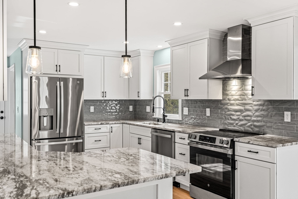 Boston, Massachusetts, 02132, United States, 3 Bedrooms Bedrooms, ,2 BathroomsBathrooms,Residential,For Sale,1898470