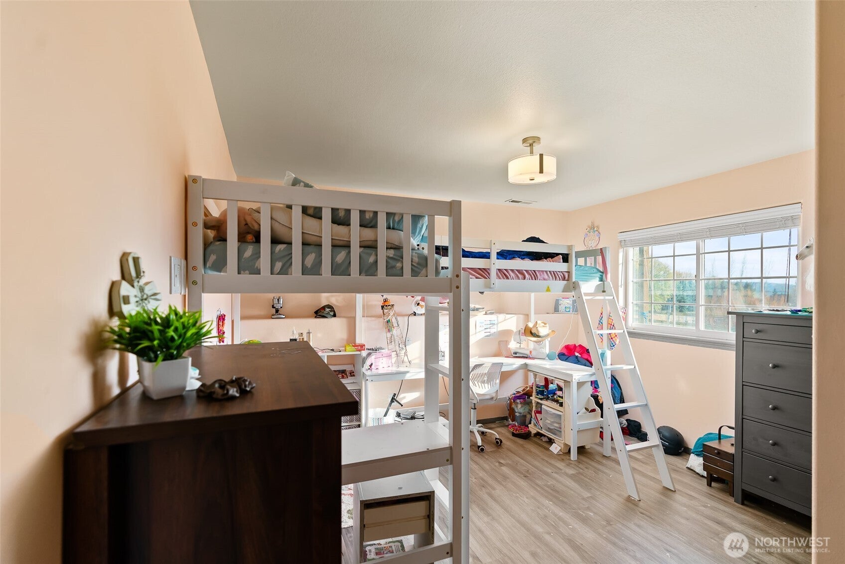 Ellensburg, Washington, 98926, United States, 6 Bedrooms Bedrooms, ,2 BathroomsBathrooms,Residential,For Sale,1992085