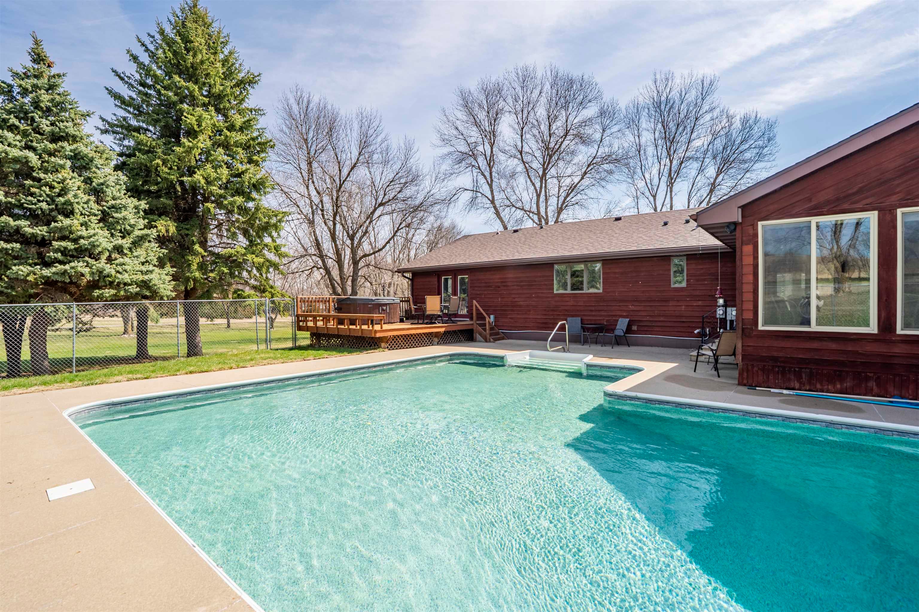 Sioux City, Iowa, 51108, United States, 3 Bedrooms Bedrooms, ,4 BathroomsBathrooms,Residential,For Sale,2035847