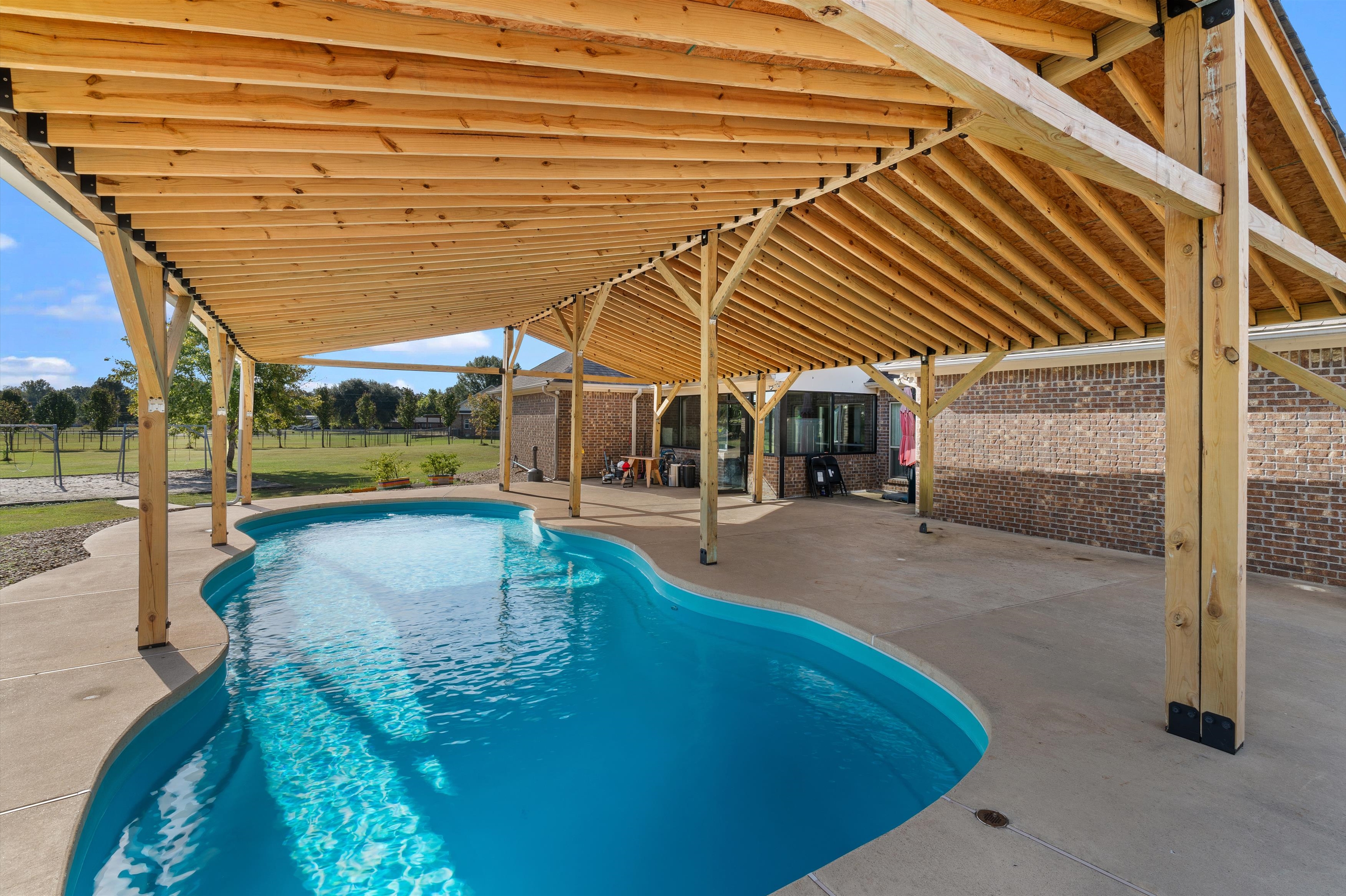 Henderson, Texas, 75654, United States, 5 Bedrooms Bedrooms, ,3 BathroomsBathrooms,Residential,For Sale,1983255