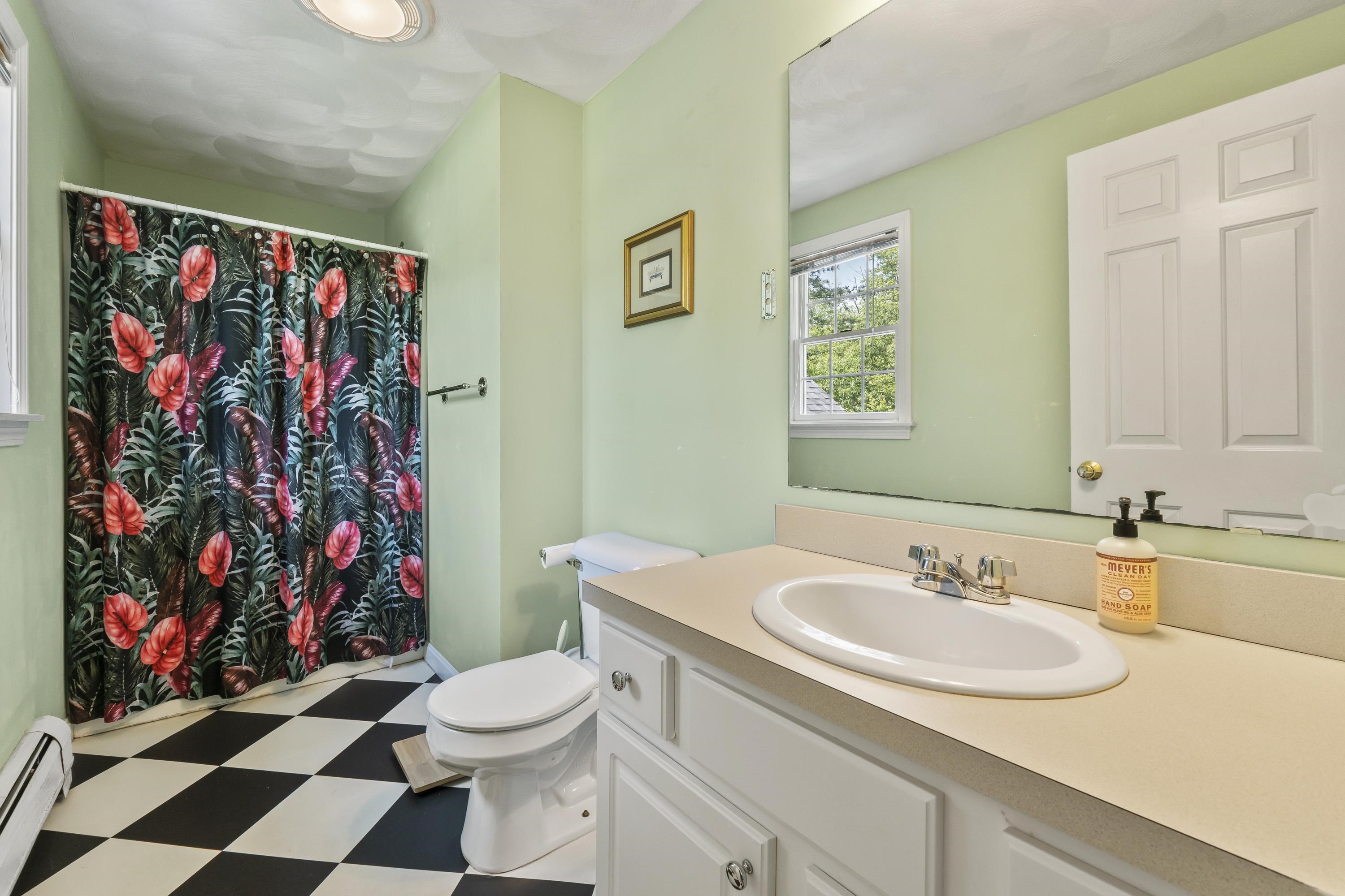 York, Maine, 03909, United States, 3 Bedrooms Bedrooms, ,4 BathroomsBathrooms,Residential,For Sale,1938259