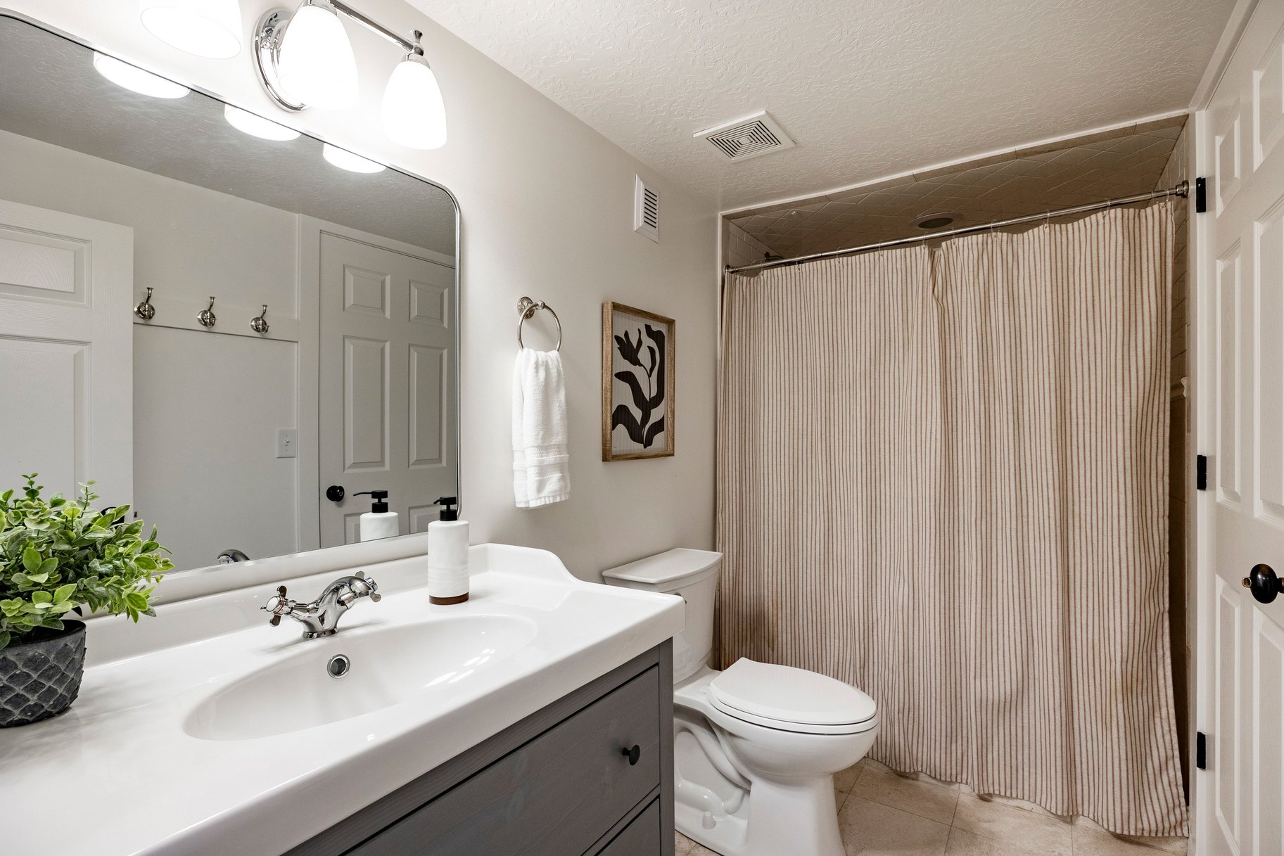  Timeless Charm in the Heart of East Millcreek - 物件實景
