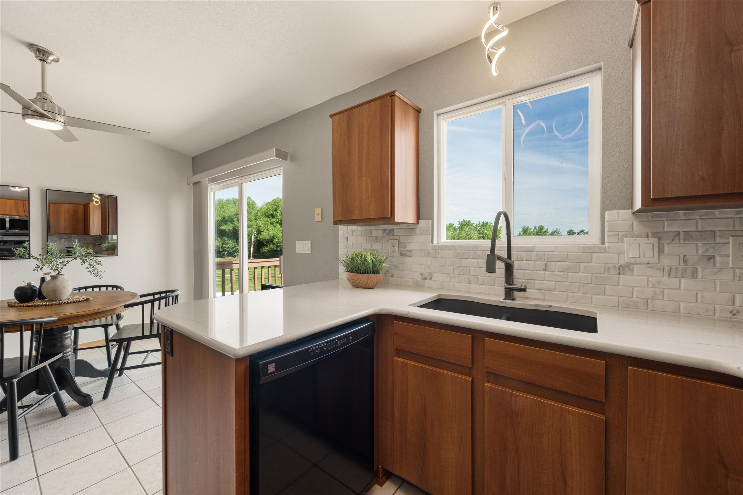  South Fort Collins Ranch Tucked Away on Beautiful Landscaped One-Third Acre Lot - 物件實景