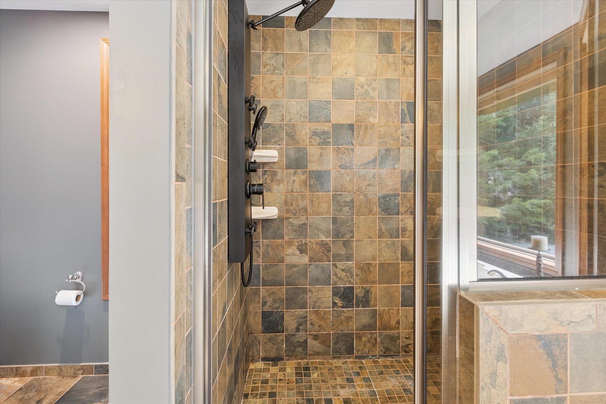 Midland, Michigan, 48640, United States, 3 Bedrooms Bedrooms, ,3 BathroomsBathrooms,Residential,For Sale,1975279