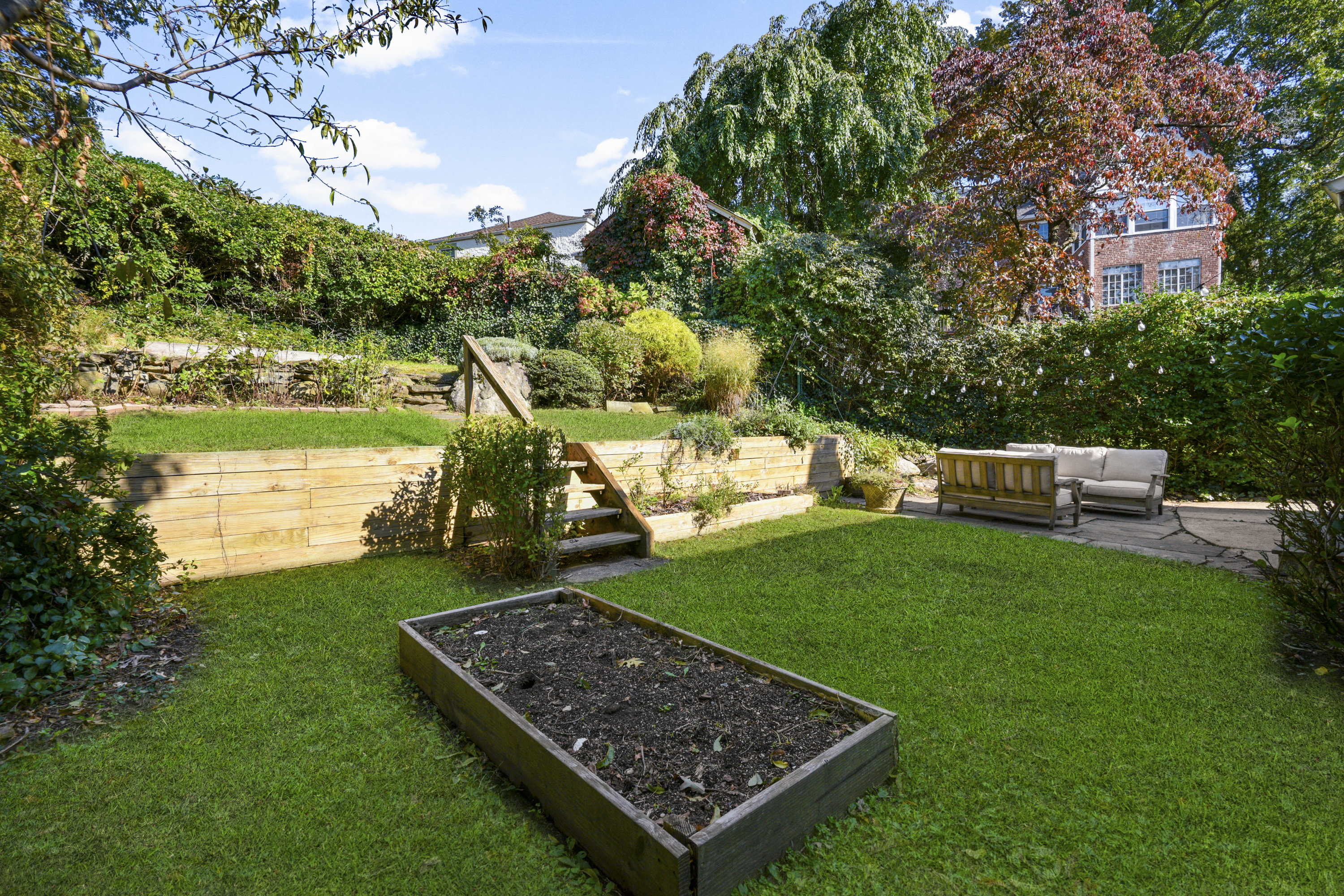  Sun-Filled Larchmont Woods Colonial - 物件實景