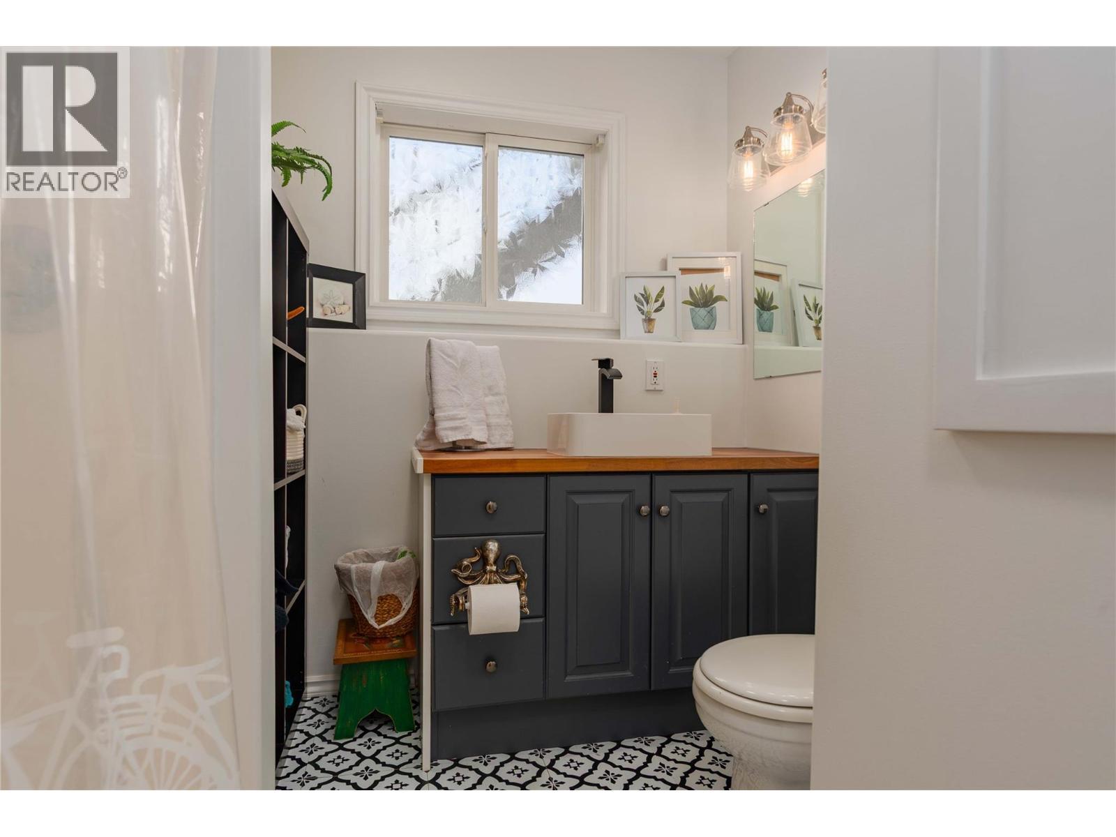 CASTLEGAR, British Columbia, V1N 3Z1, CA, 5 Bedrooms Bedrooms, ,3 BathroomsBathrooms,Residential,For Sale,1918005