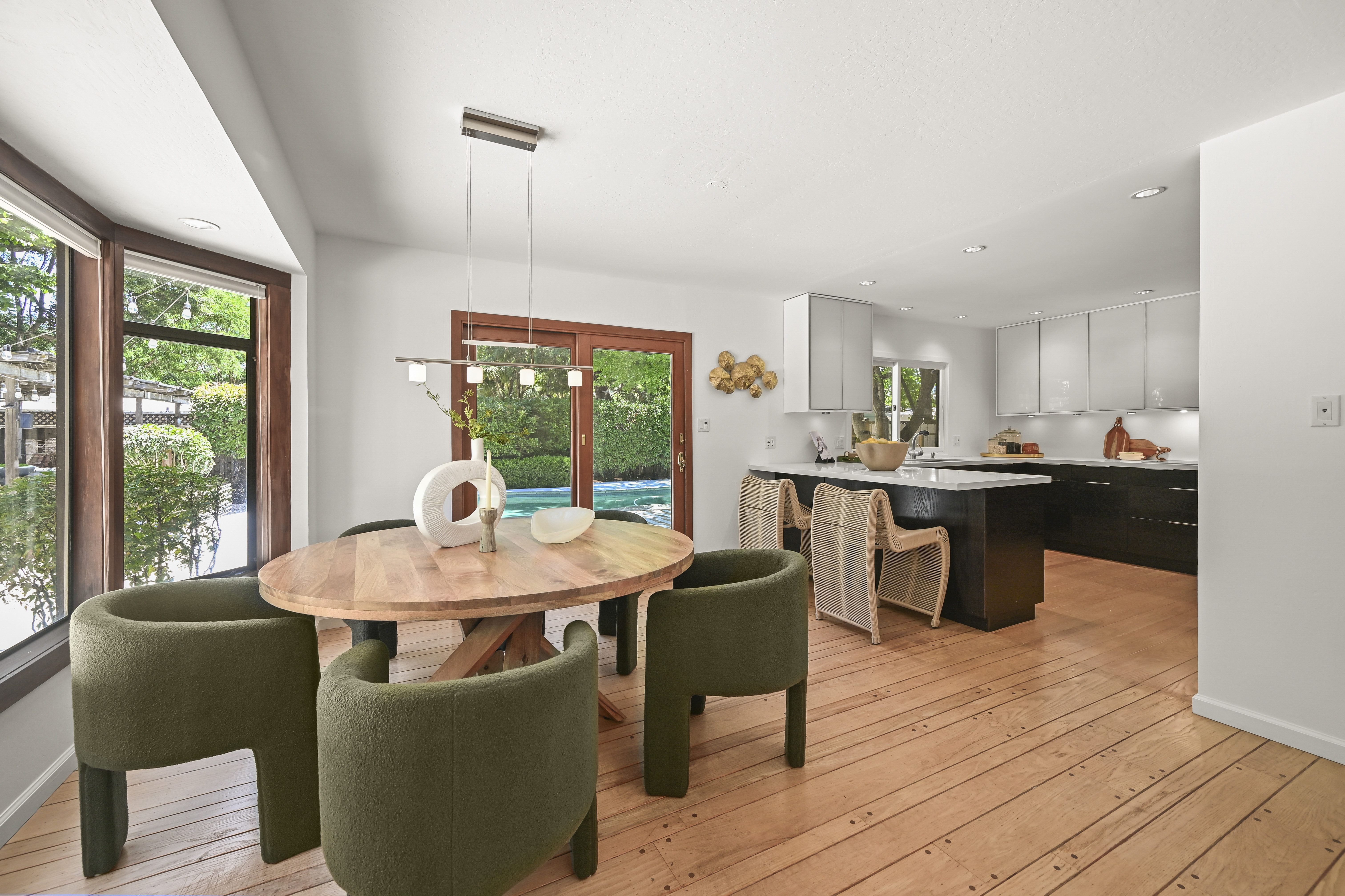  Exceptional Creekside Home in Desirable Saranap - 物件實景