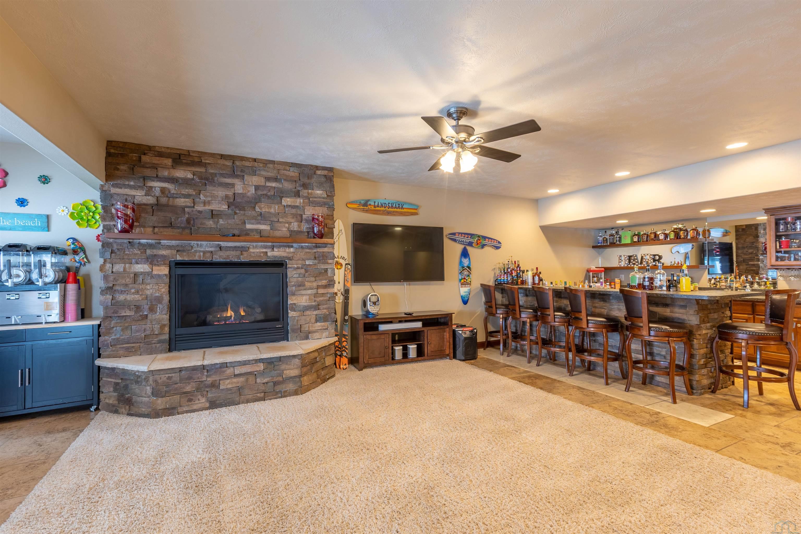 Sioux City, Iowa, 51106, United States, 5 Bedrooms Bedrooms, ,4 BathroomsBathrooms,Residential,For Sale,2002459