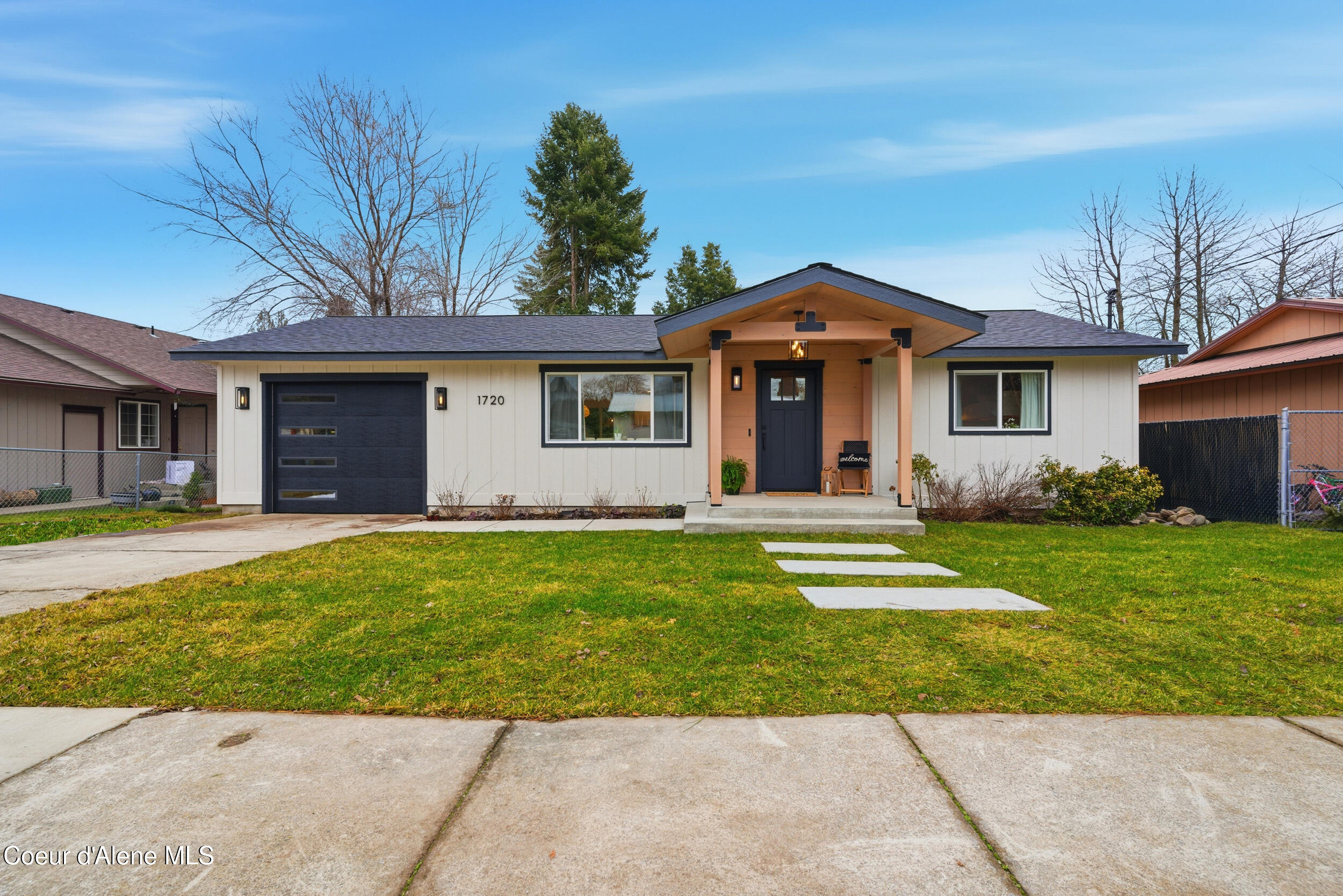 Coeur d'Alene, Idaho, 83814, United States, 2 Bedrooms Bedrooms, ,1 BathroomBathrooms,Residential,For Sale,2010997