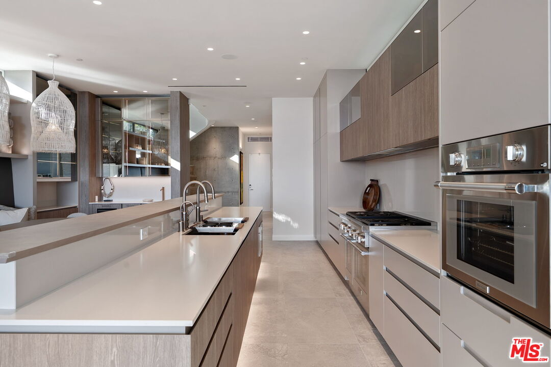 Santa Monica, California, 90403, United States, 7 Bedrooms Bedrooms, ,9 BathroomsBathrooms,Residential,For Sale,1955538