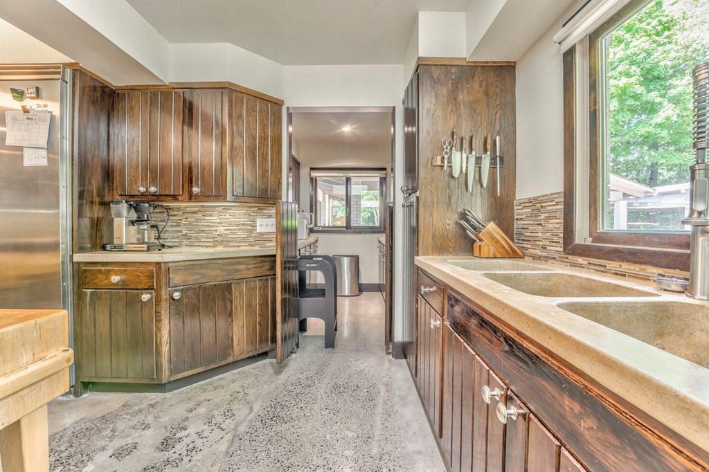 DALTON, Georgia, 30720, United States, 4 Bedrooms Bedrooms, ,5 BathroomsBathrooms,Residential,For Sale,1804321