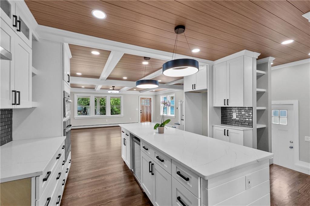 Warwick, Rhode Island, 02889, United States, 3 Bedrooms Bedrooms, ,2 BathroomsBathrooms,Residential,For Sale,1937520