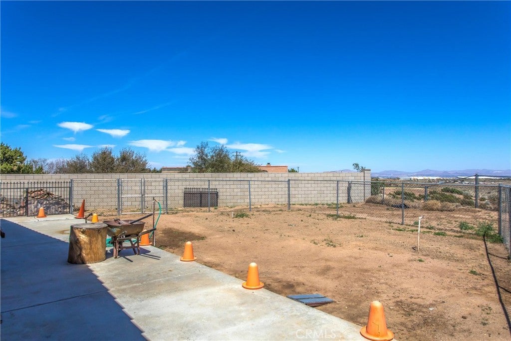 Oak Hills, California, 92344, United States, 3 Bedrooms Bedrooms, ,4 BathroomsBathrooms,Residential,For Sale,1977382