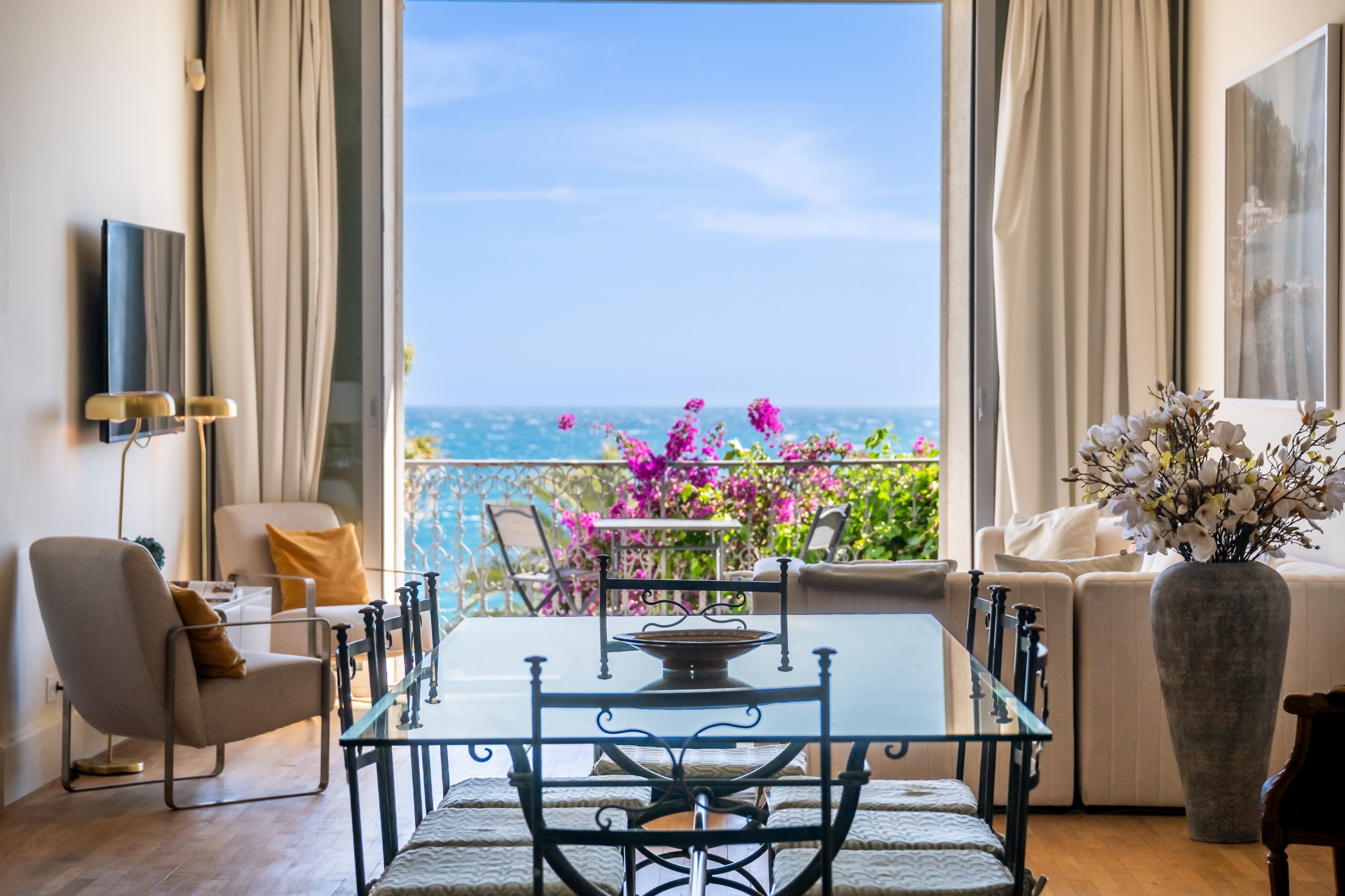  Cannes, An exceptional apartment with beautiful volumes facing the sea with pan… - 物件實景