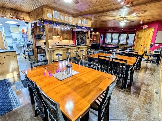 Cookson, Oklahoma, 74427, United States, 8 Bedrooms Bedrooms, ,10 BathroomsBathrooms,Residential,For Sale,1825365