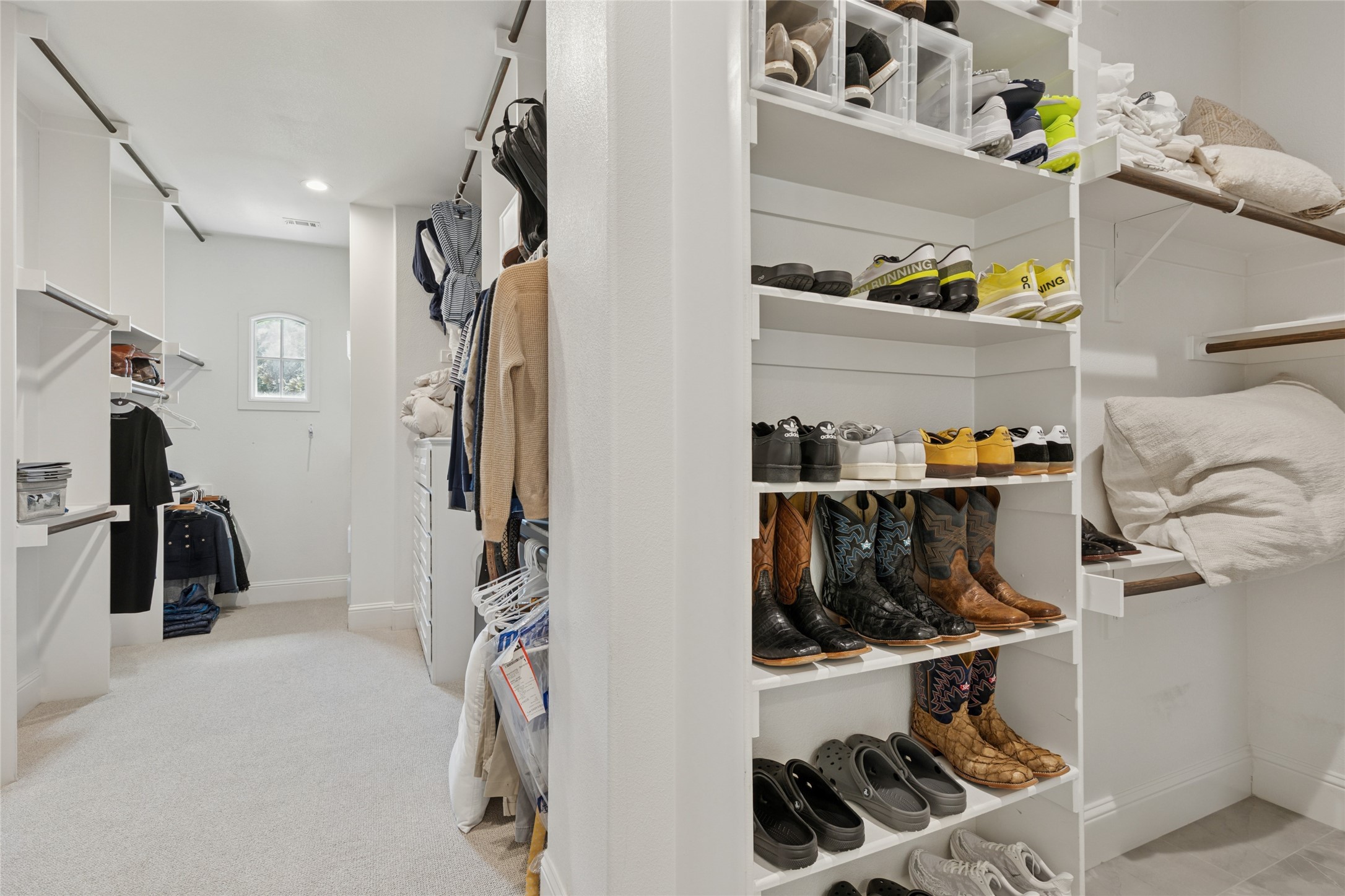 Benbrook, Texas, 76126, United States, 4 Bedrooms Bedrooms, ,5 BathroomsBathrooms,Residential,For Sale,1958044