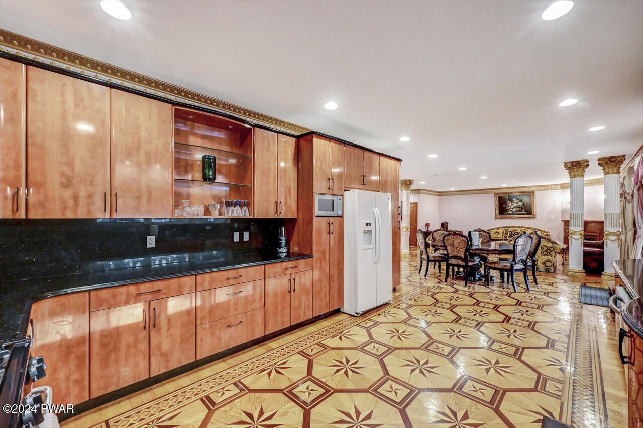 Albrightsville, Pennsylvania, 18210, United States, 4 Bedrooms Bedrooms, ,5 BathroomsBathrooms,Residential,For Sale,1982857