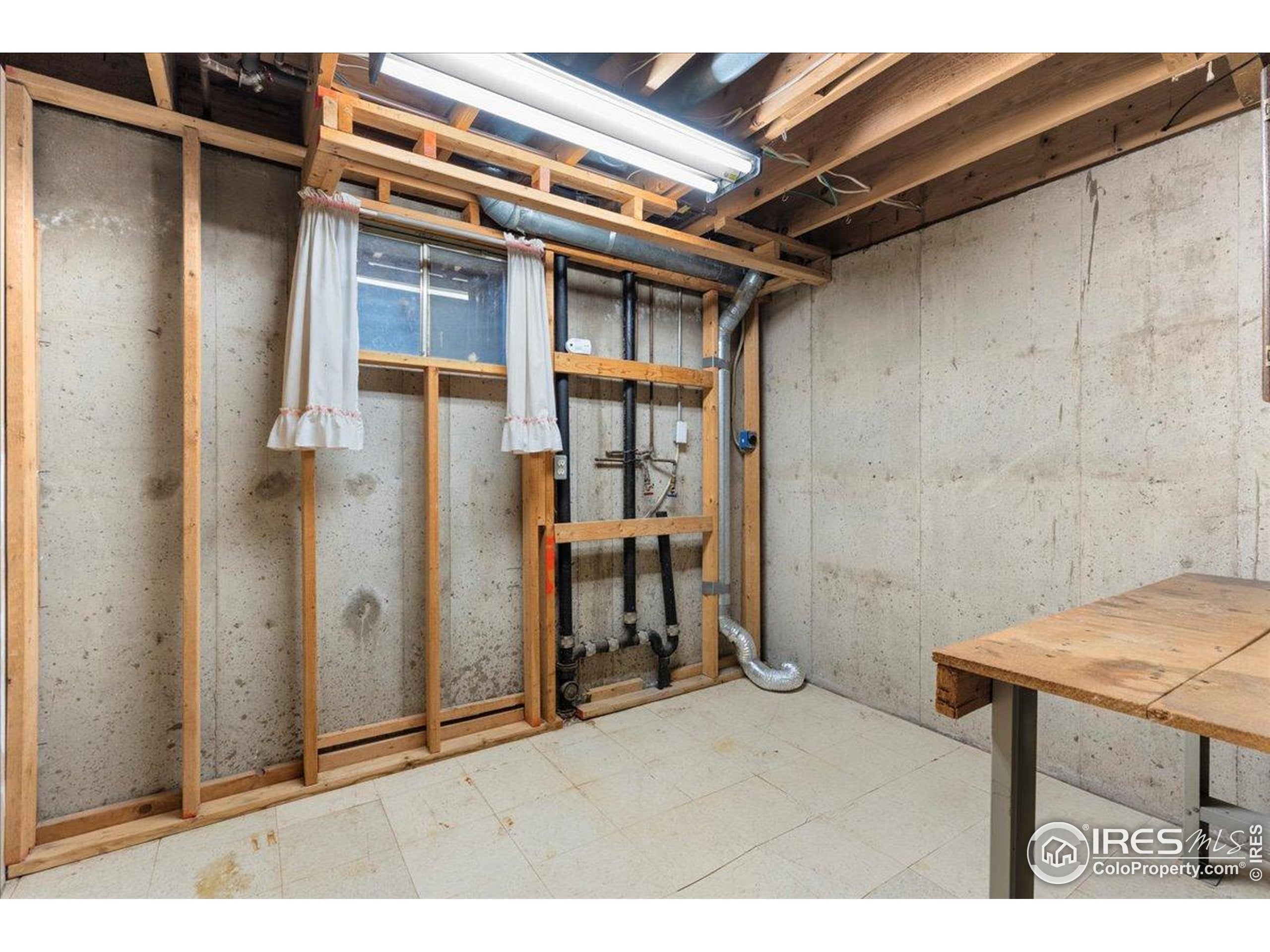 Loveland, Colorado, 80538, United States, 5 Bedrooms Bedrooms, ,1 BathroomBathrooms,Residential,For Sale,1988384