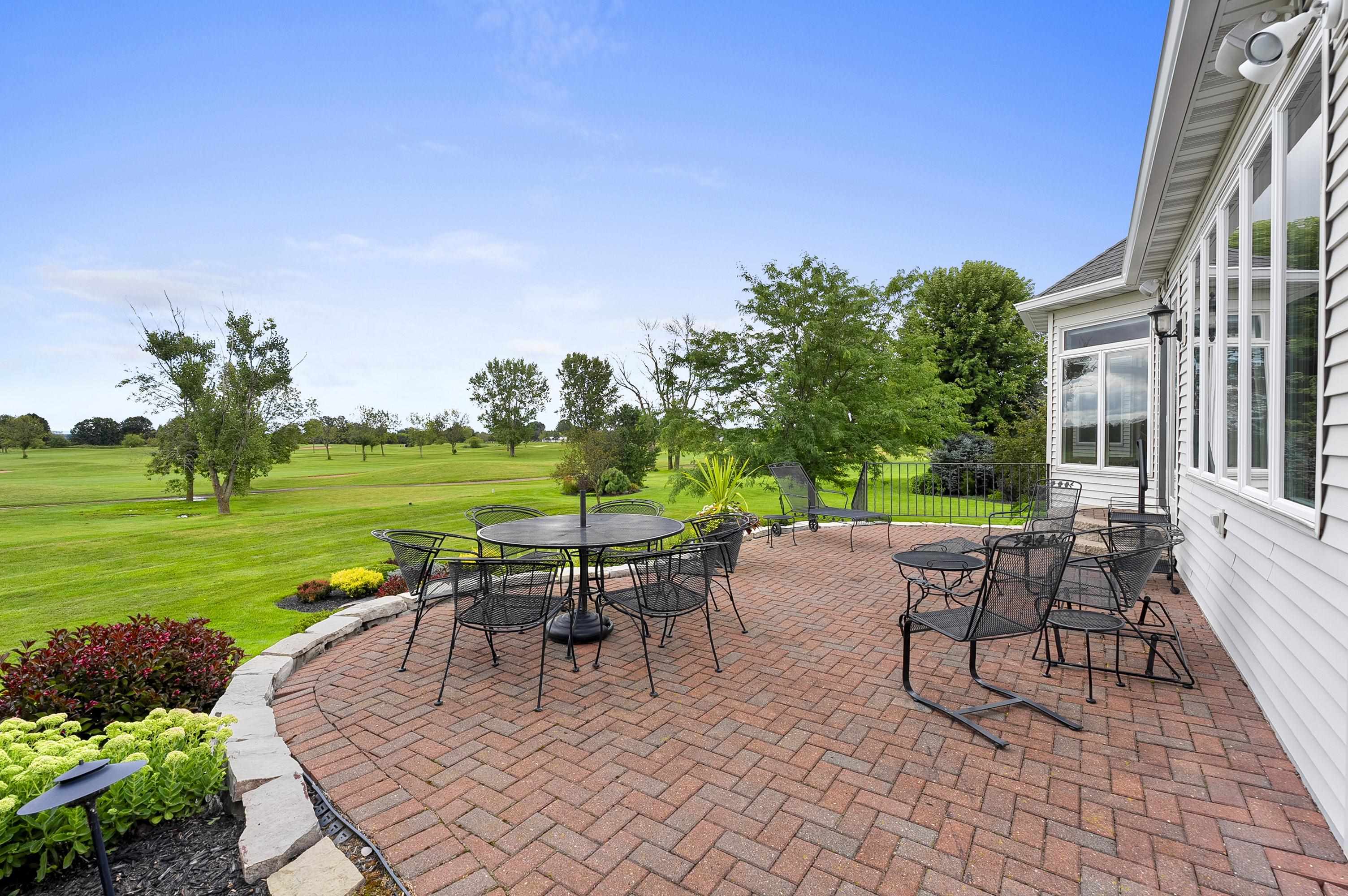 NEENAH, Wisconsin, 54956, United States, 3 Bedrooms Bedrooms, ,3 BathroomsBathrooms,Residential,For Sale,1927222