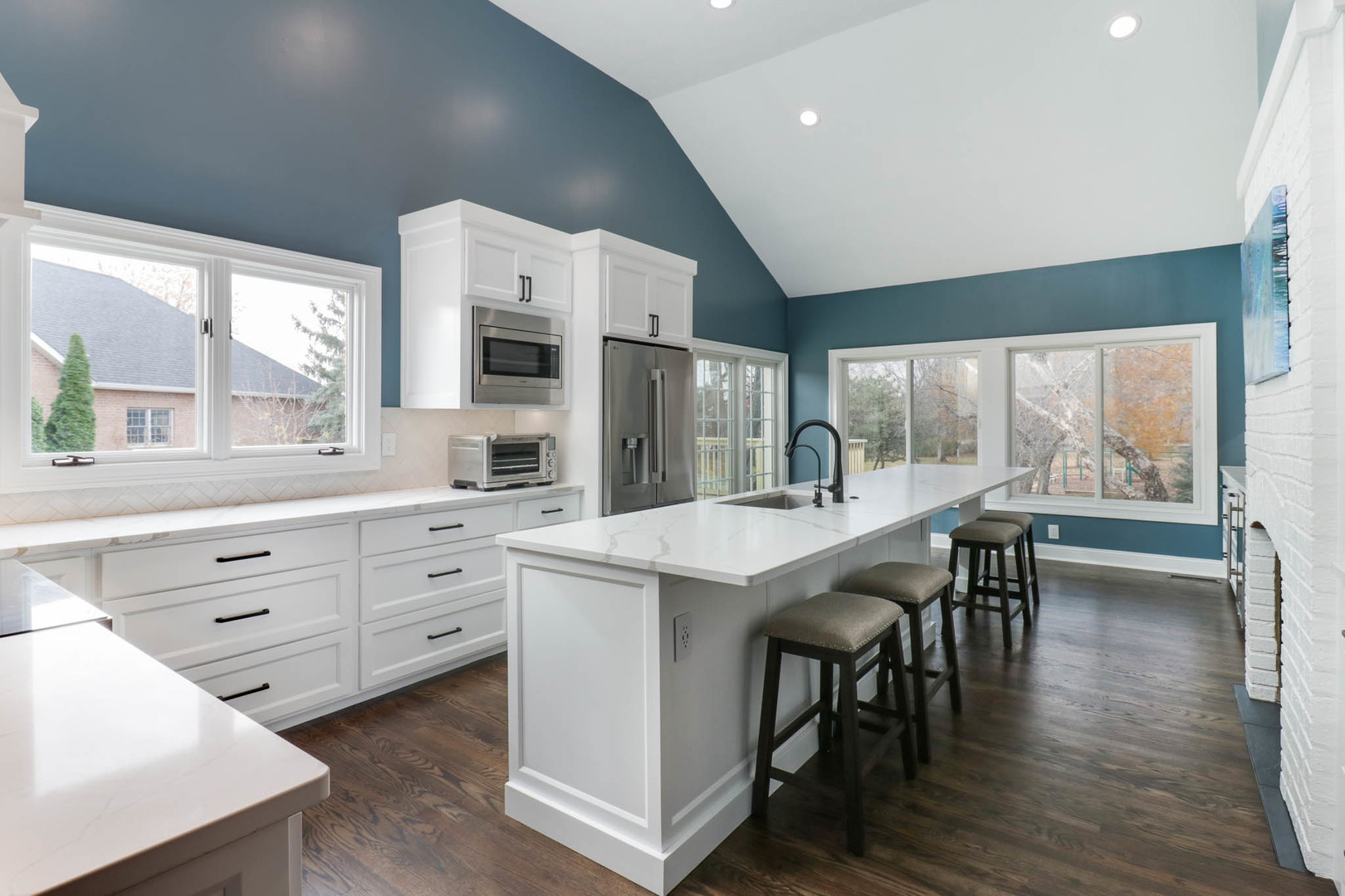 Bloomington, Illinois, 61704, United States, 5 Bedrooms Bedrooms, ,4 BathroomsBathrooms,Residential,For Sale,1991973