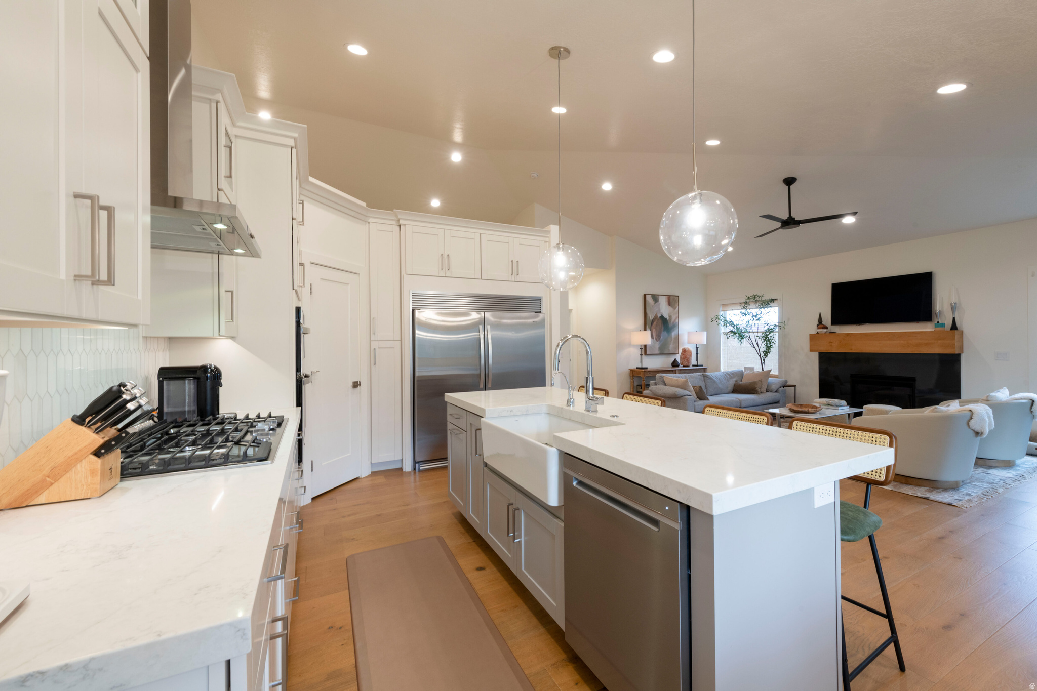 Holladay, Utah, 84117, United States, 4 Bedrooms Bedrooms, ,4 BathroomsBathrooms,Residential,For Sale,1991877