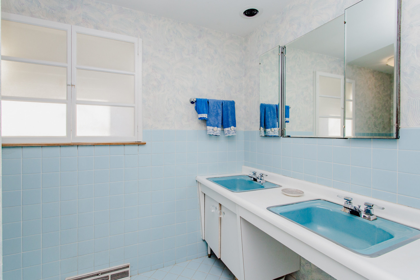 Wilmette, Illinois, 60091, United States, 3 Bedrooms Bedrooms, ,3 BathroomsBathrooms,Residential,For Sale,2013016