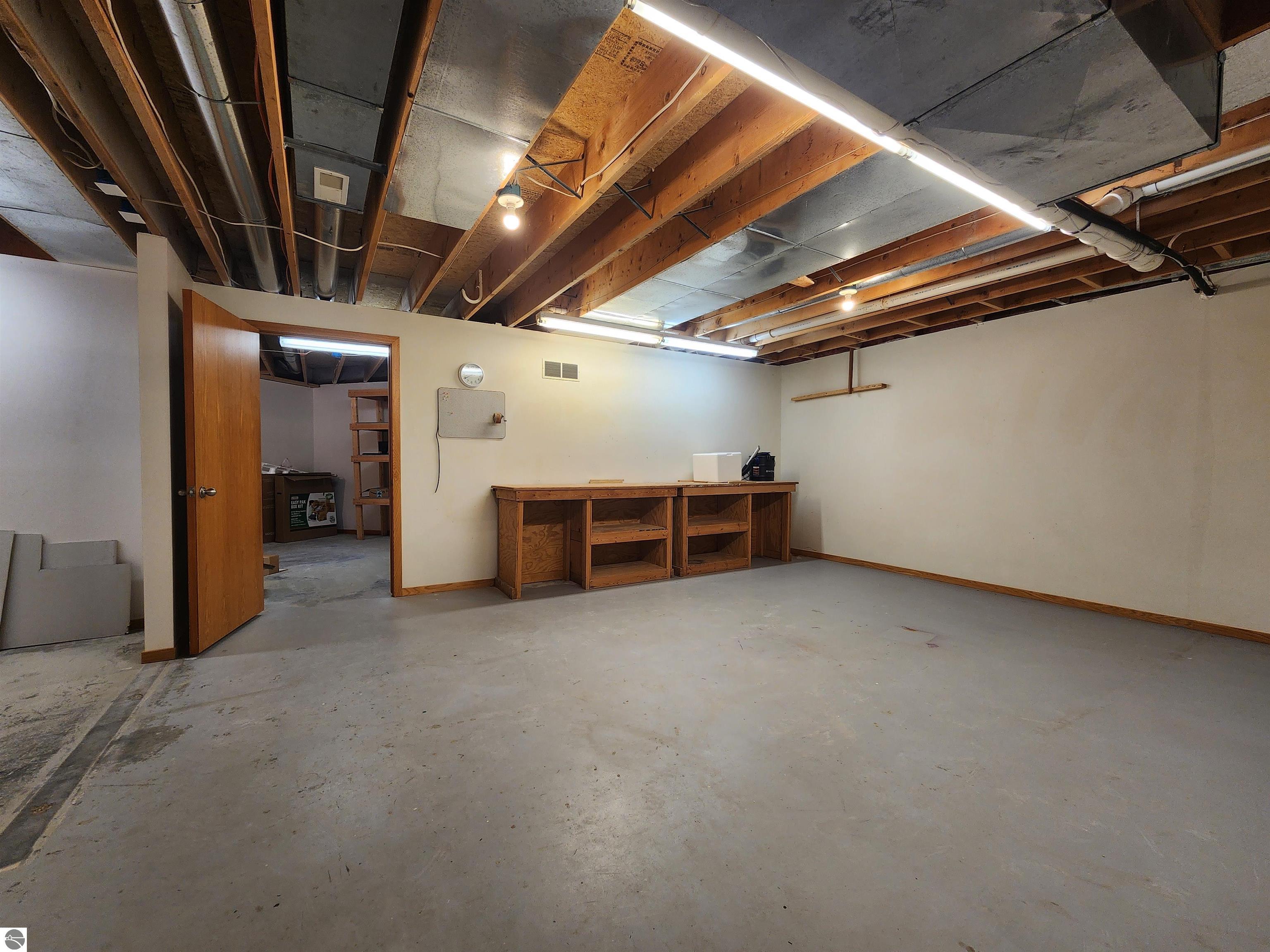 Alma, Michigan, 48801, United States, 5 Bedrooms Bedrooms, ,4 BathroomsBathrooms,Residential,For Sale,2000371