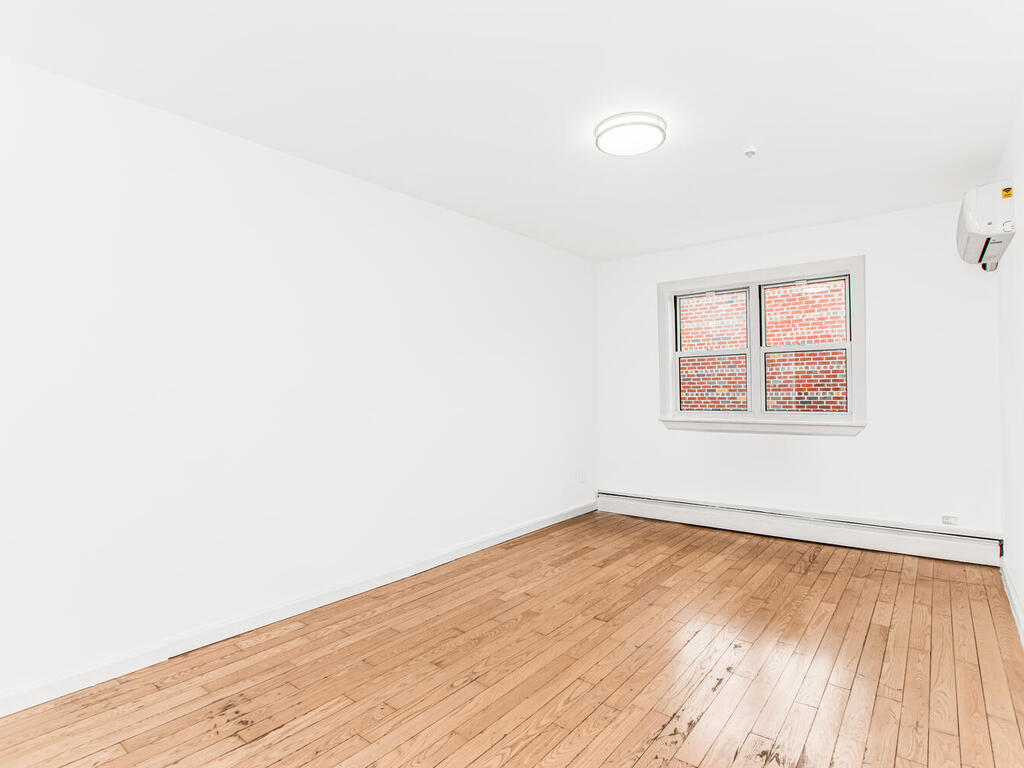 Bronx, New York, 10462, United States, 8 Bedrooms Bedrooms, ,3 BathroomsBathrooms,Residential,For Sale,1981445