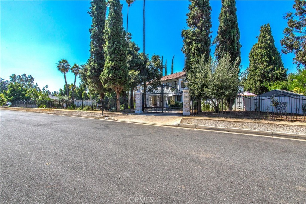 Redlands, California, 92373, United States, 5 Bedrooms Bedrooms, ,4 BathroomsBathrooms,Residential,For Sale,1982163